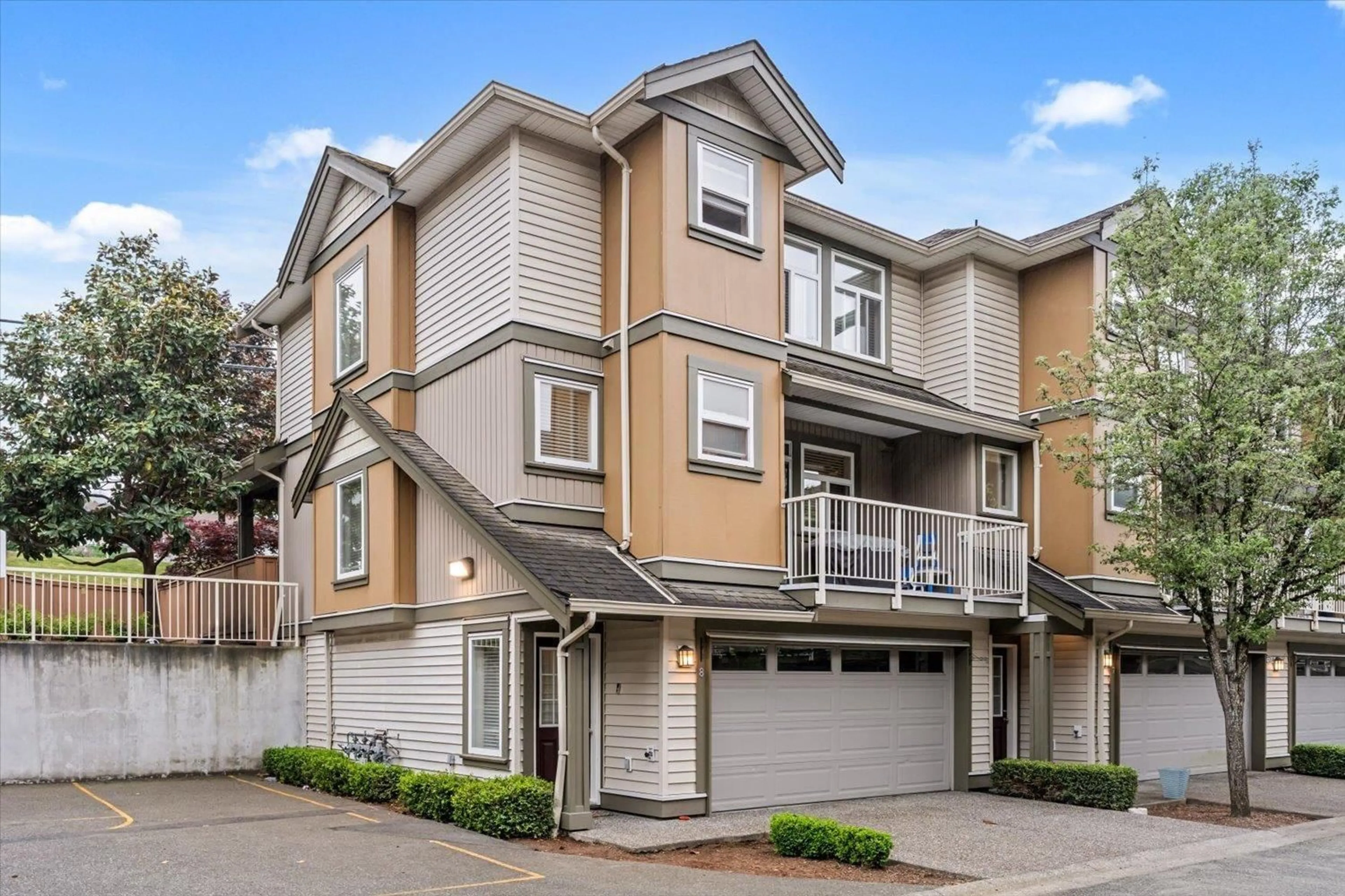 Home with vinyl exterior material, street for 8 - 5623 TESKEY WAY, Chilliwack British Columbia V2R0K9