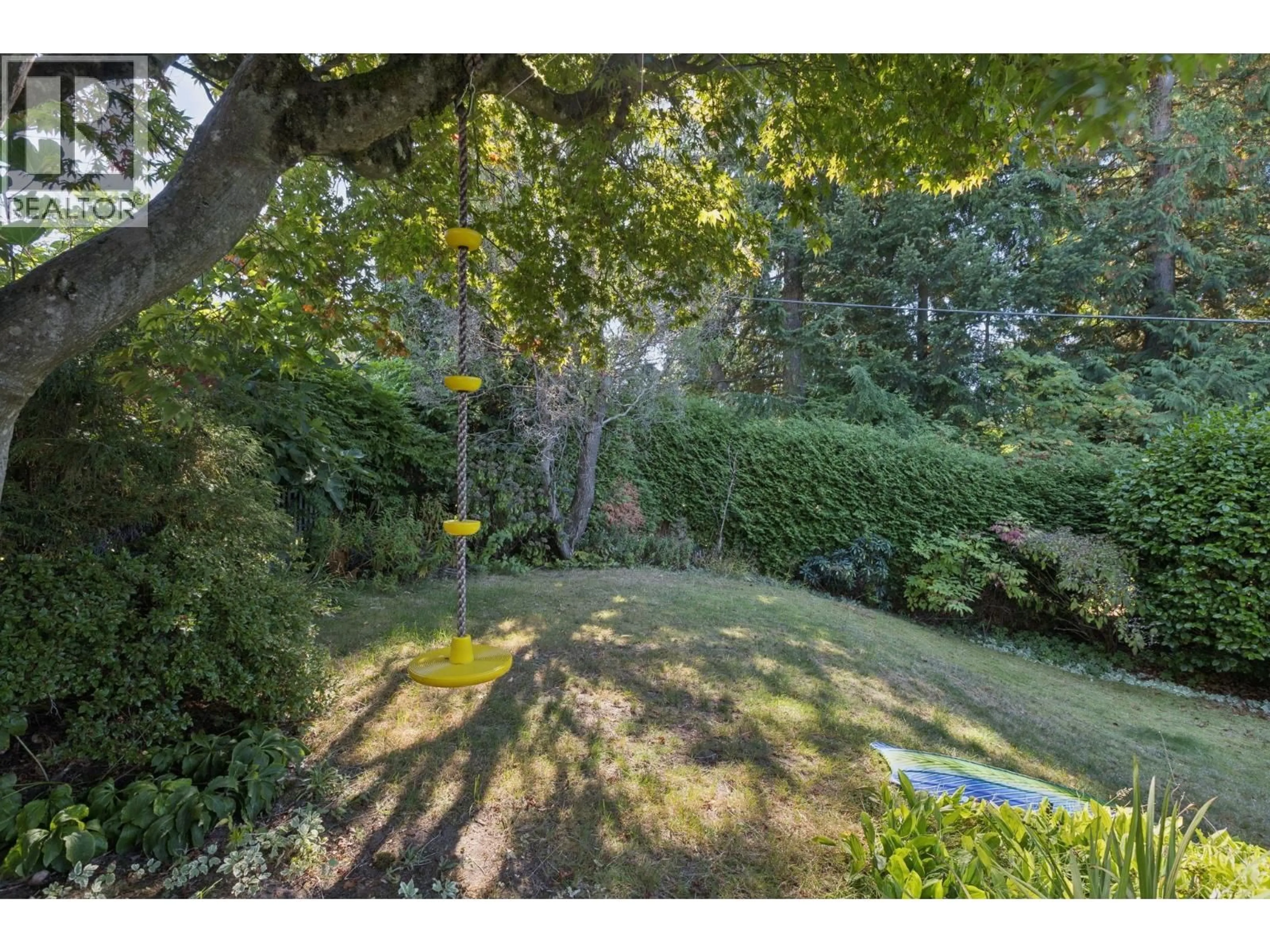A pic from outside/outdoor area/front of a property/back of a property/a pic from drone, forest/trees view for 915 WENTWORTH AVENUE, North Vancouver British Columbia V7R1R8