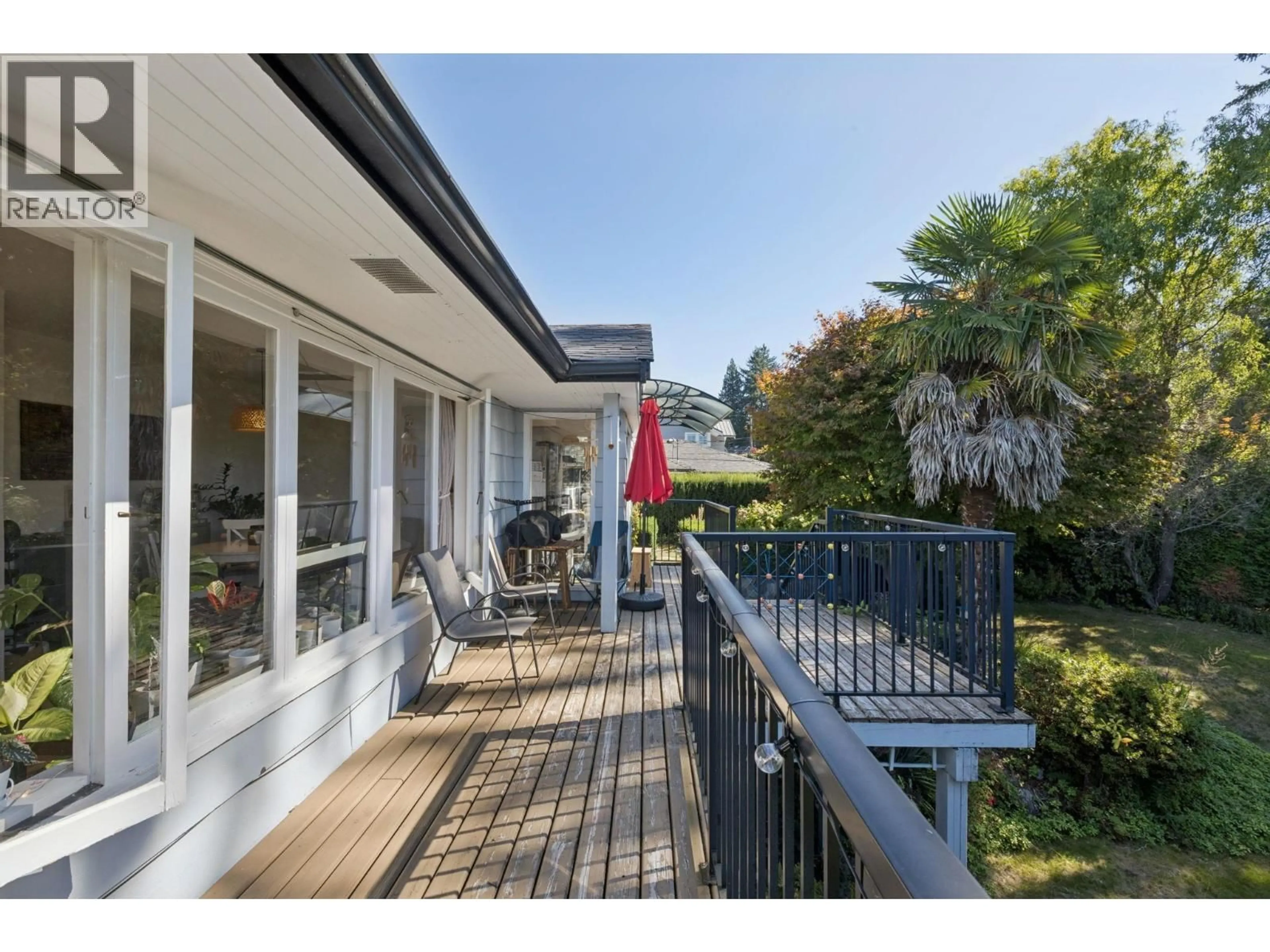 Patio, water/lake/river/ocean view for 915 WENTWORTH AVENUE, North Vancouver British Columbia V7R1R8