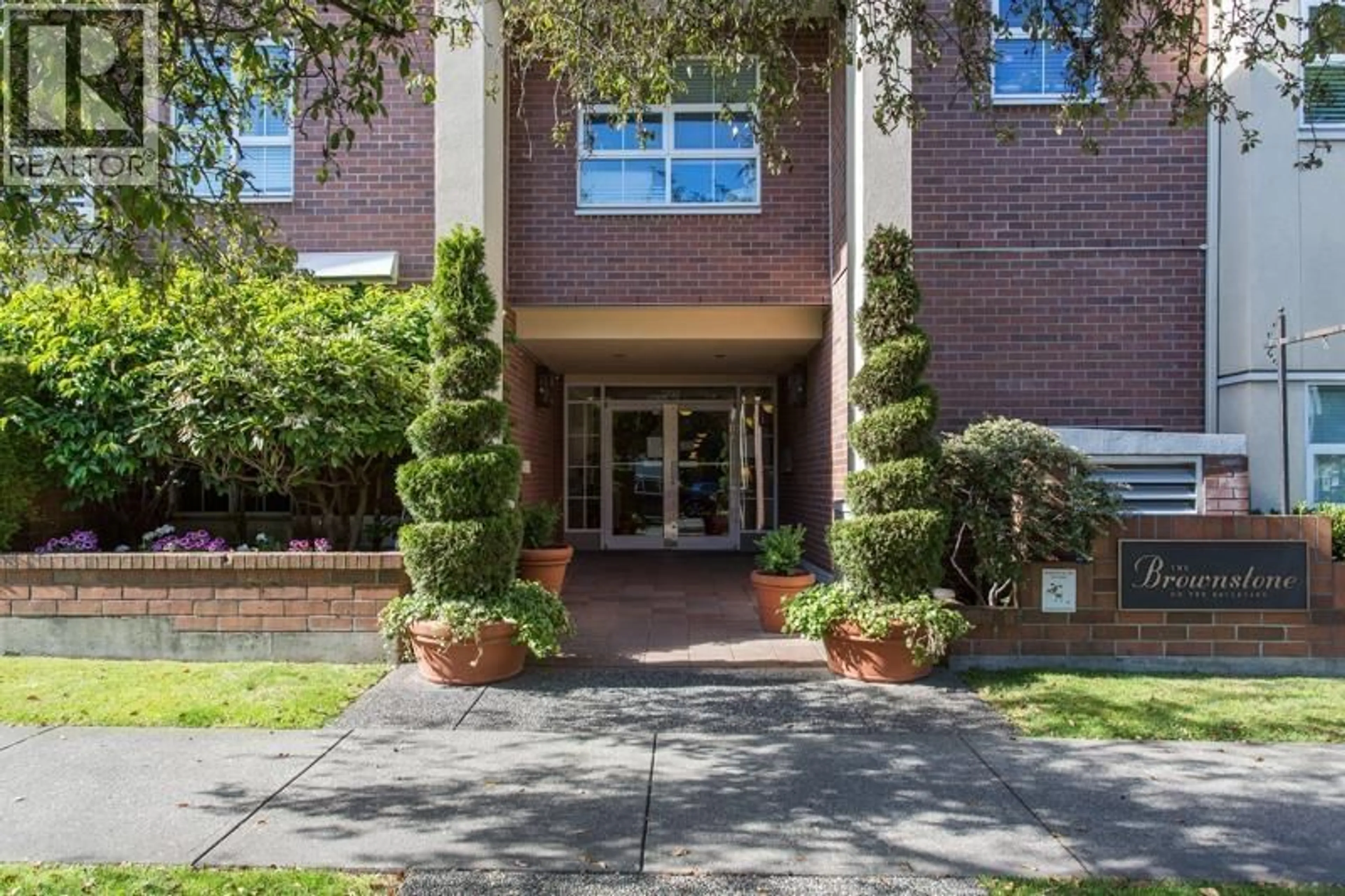 Indoor foyer for 214 - 2105 42ND AVENUE, Vancouver British Columbia V6M2B7