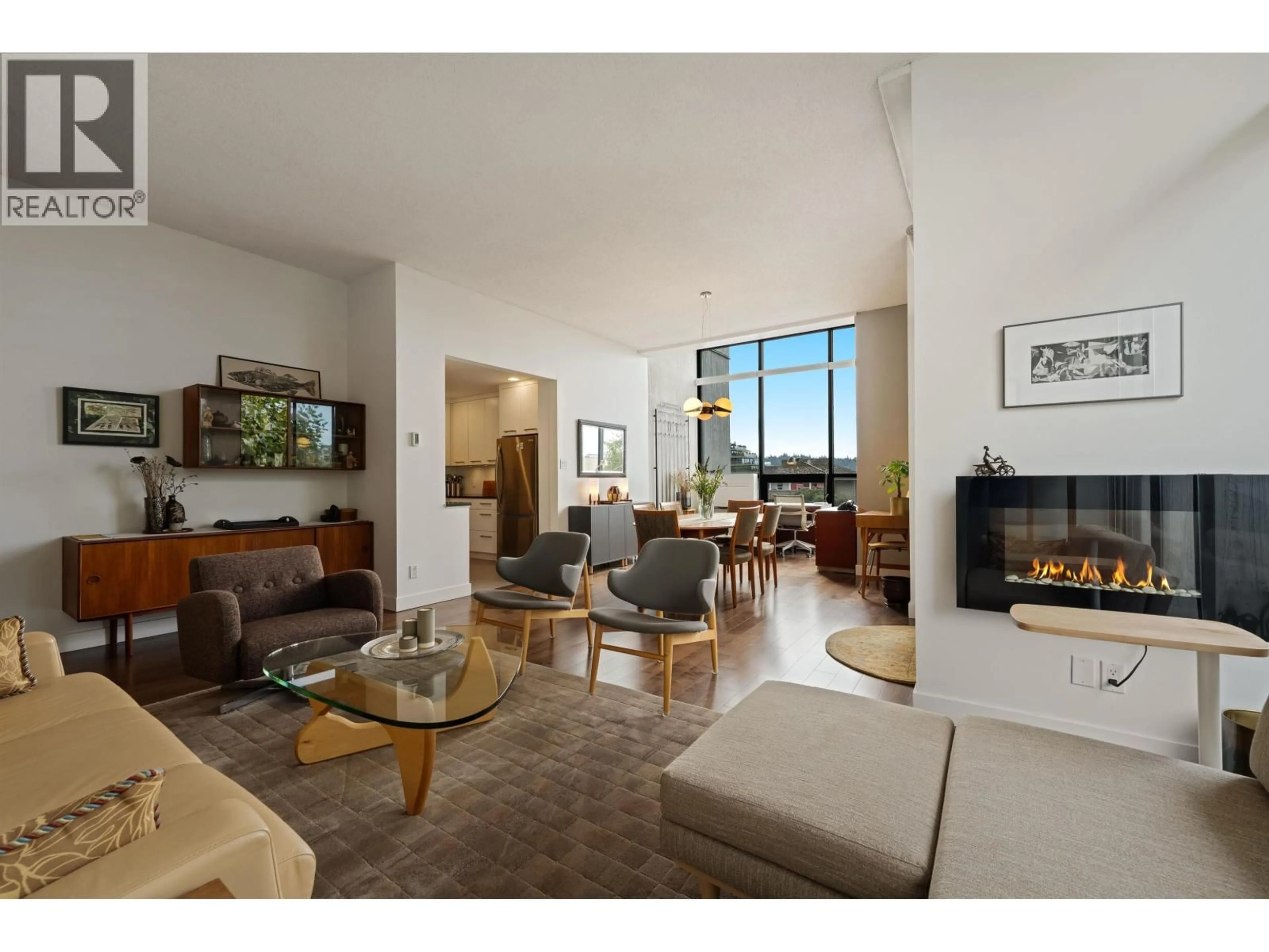 Living room with furniture, unknown for 114 - 1420 DUCHESS AVENUE, West Vancouver British Columbia V7T1H8