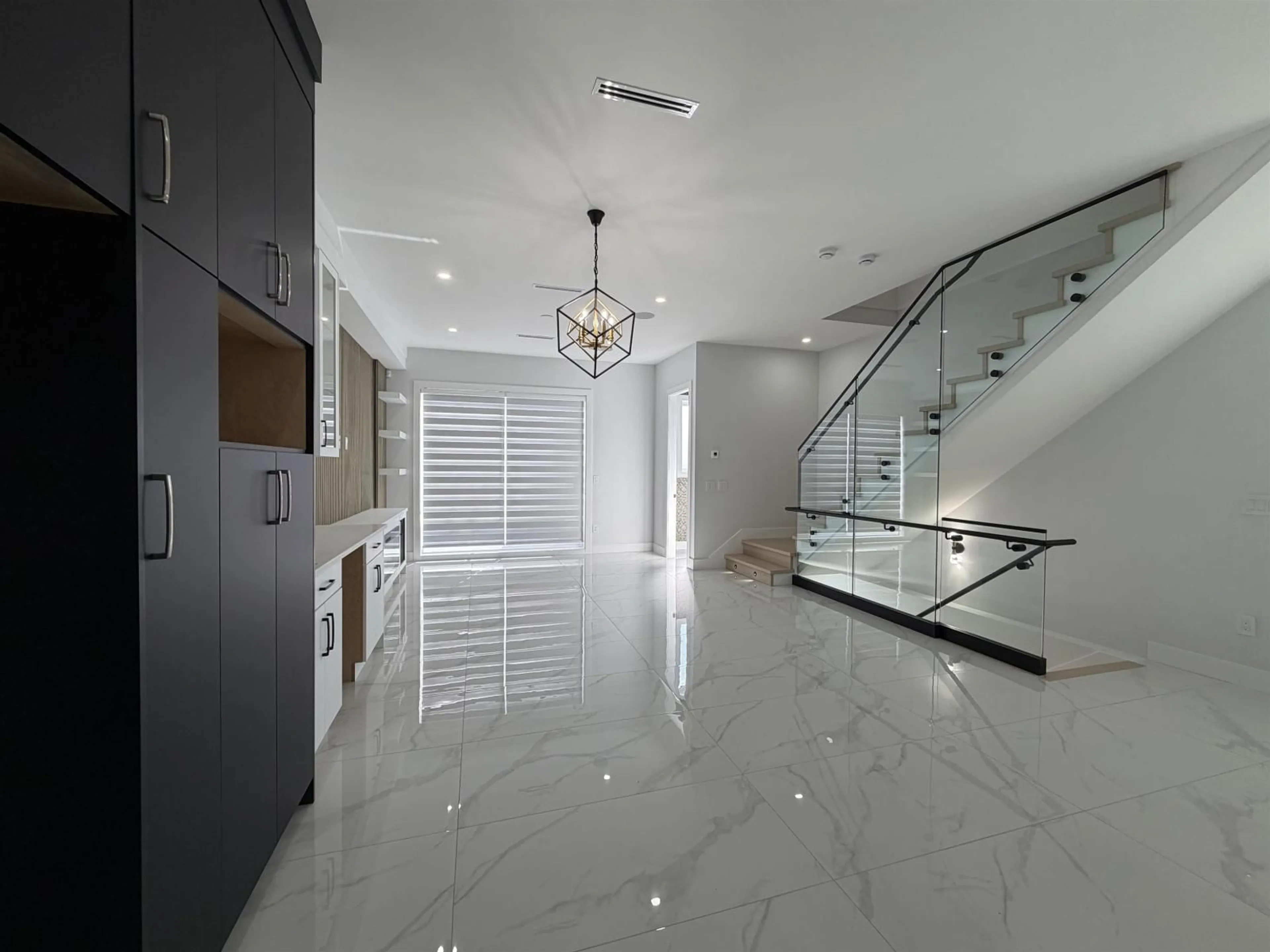 Indoor foyer for 101 - 16633 18A AVENUE, Surrey British Columbia V3Z1A2