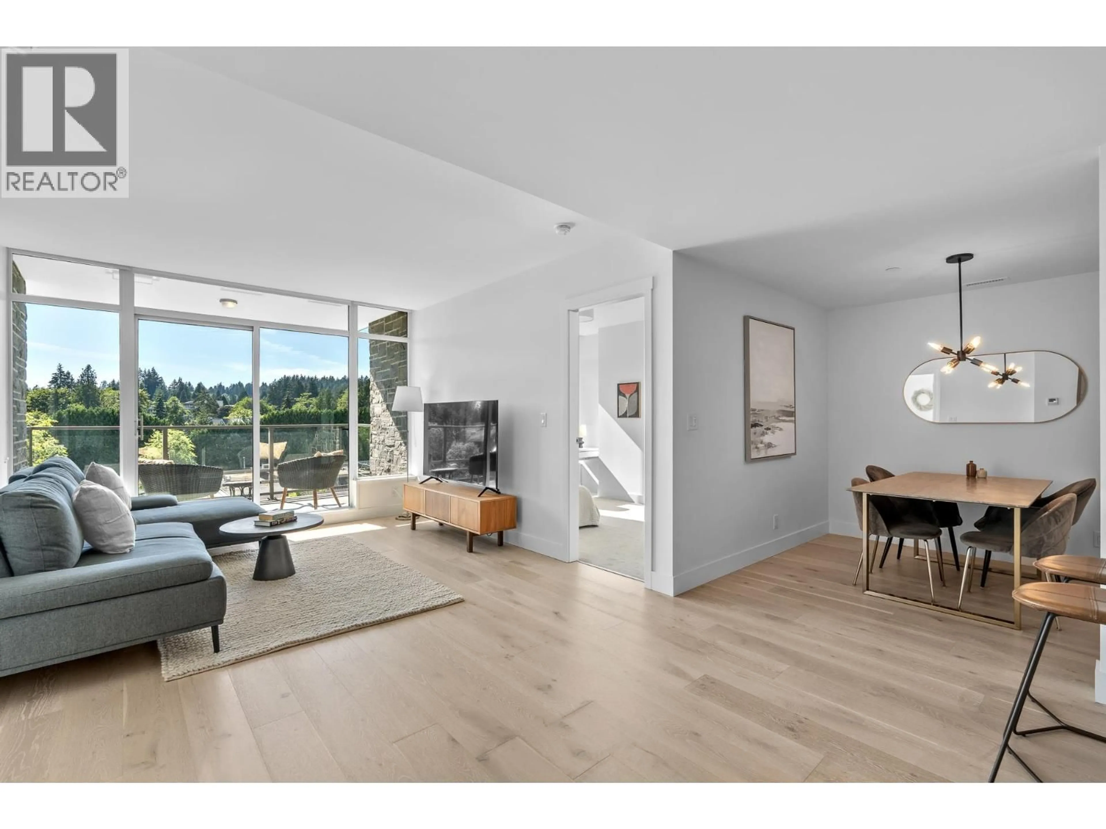 Living room with furniture, unknown for 404 - 1210 27TH STREET, North Vancouver British Columbia V7J0C5