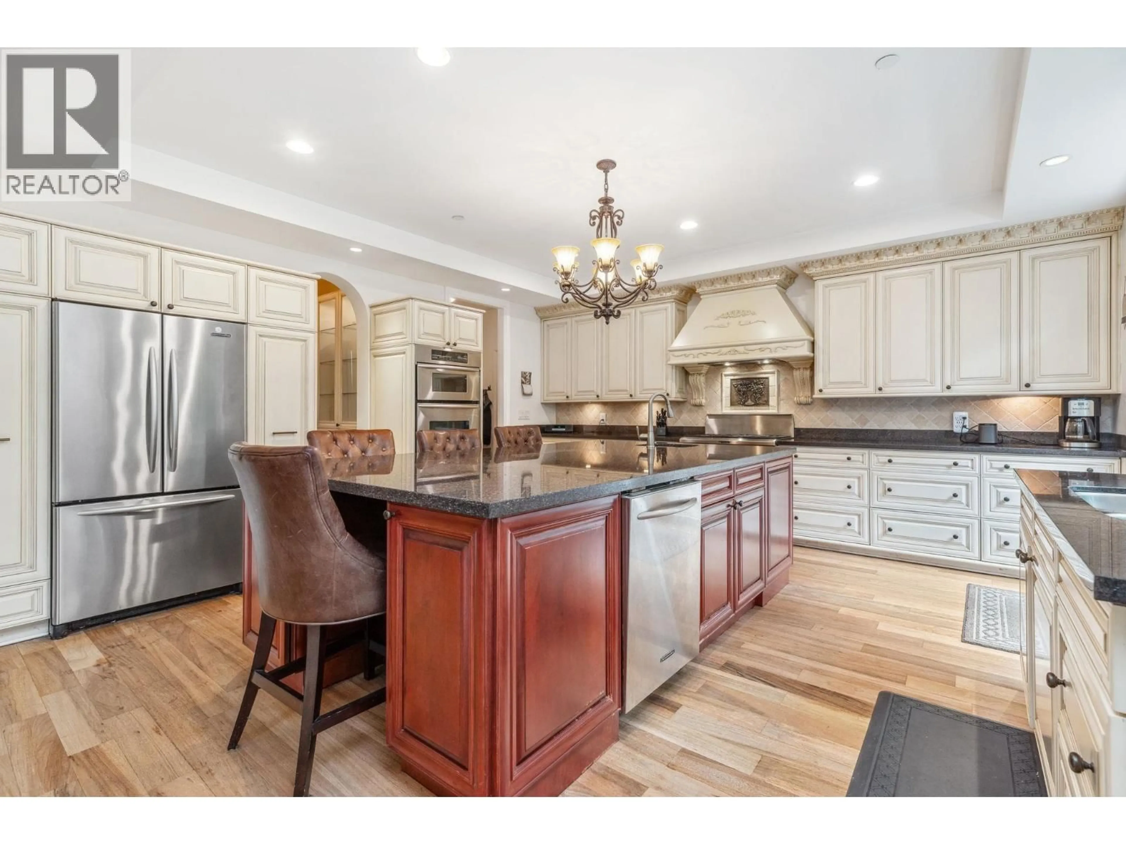 Open concept kitchen, unknown for 320 FORESTVIEW LANE, Anmore British Columbia V3H0A3