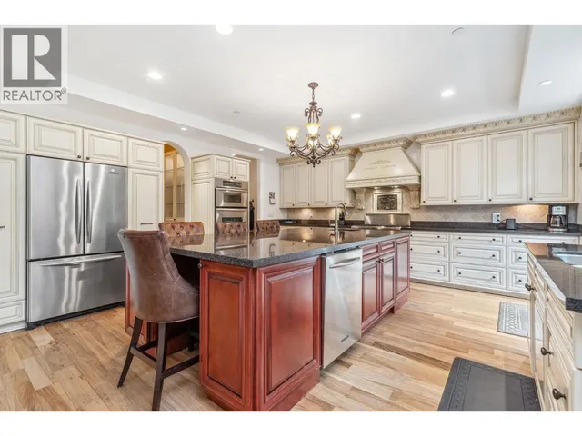 320 FORESTVIEW LANE, Anmore 3