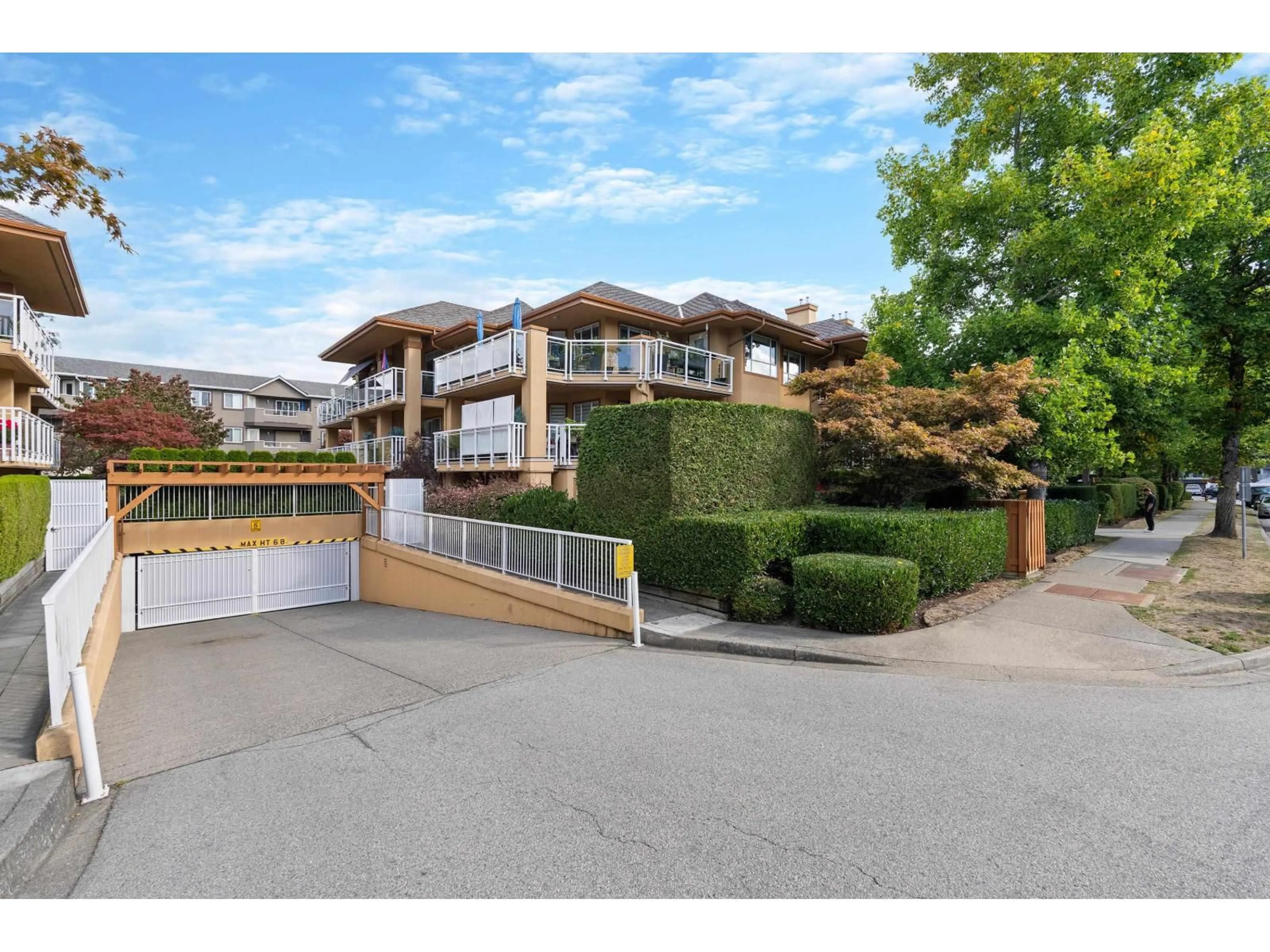 Unknown for 305 - 15185 22ND AVENUE, Surrey British Columbia V4A9T4
