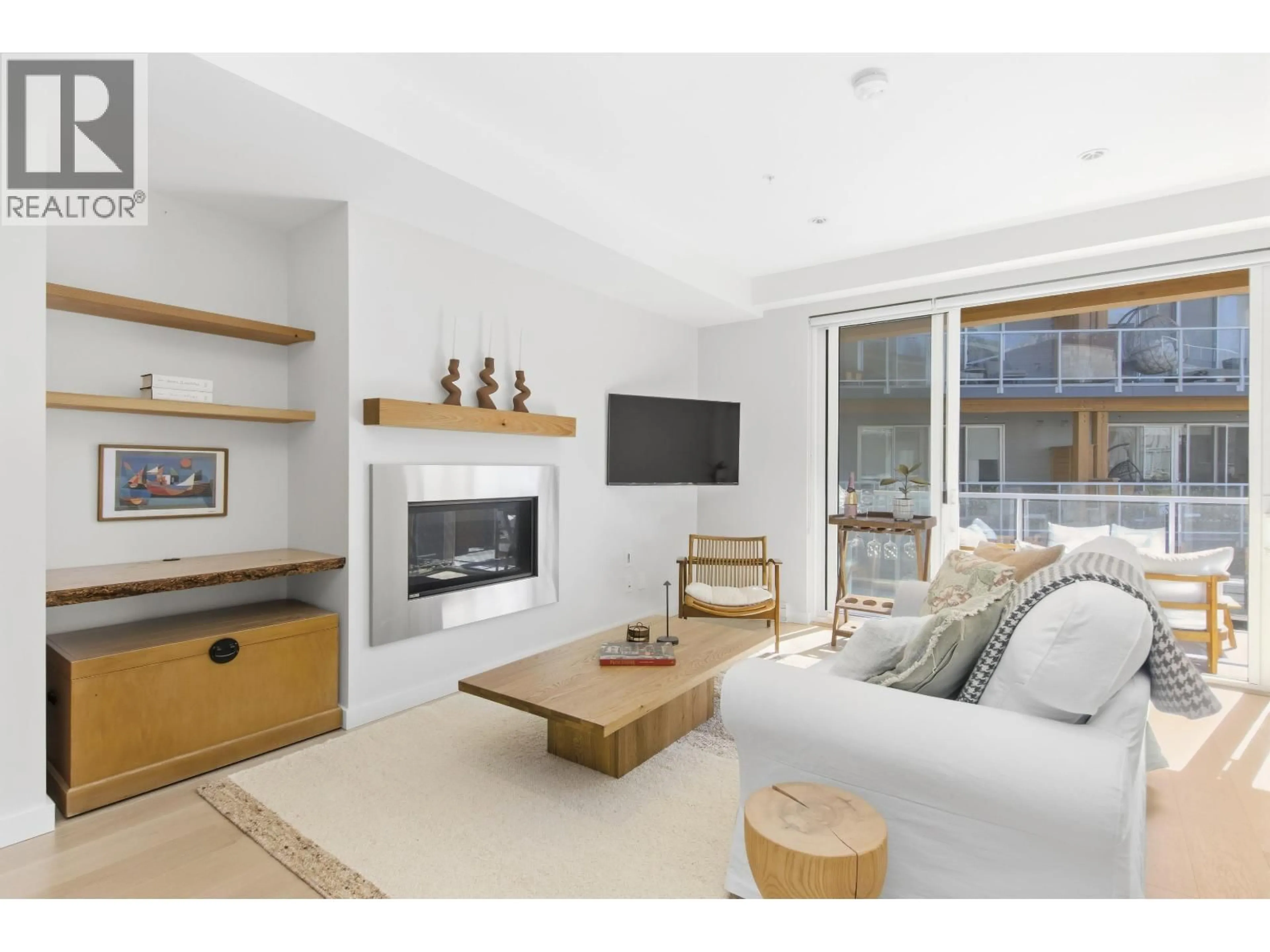 Living room with furniture, unknown for 206 - 41328 SKYRIDGE PLACE, Squamish British Columbia V8B1A4