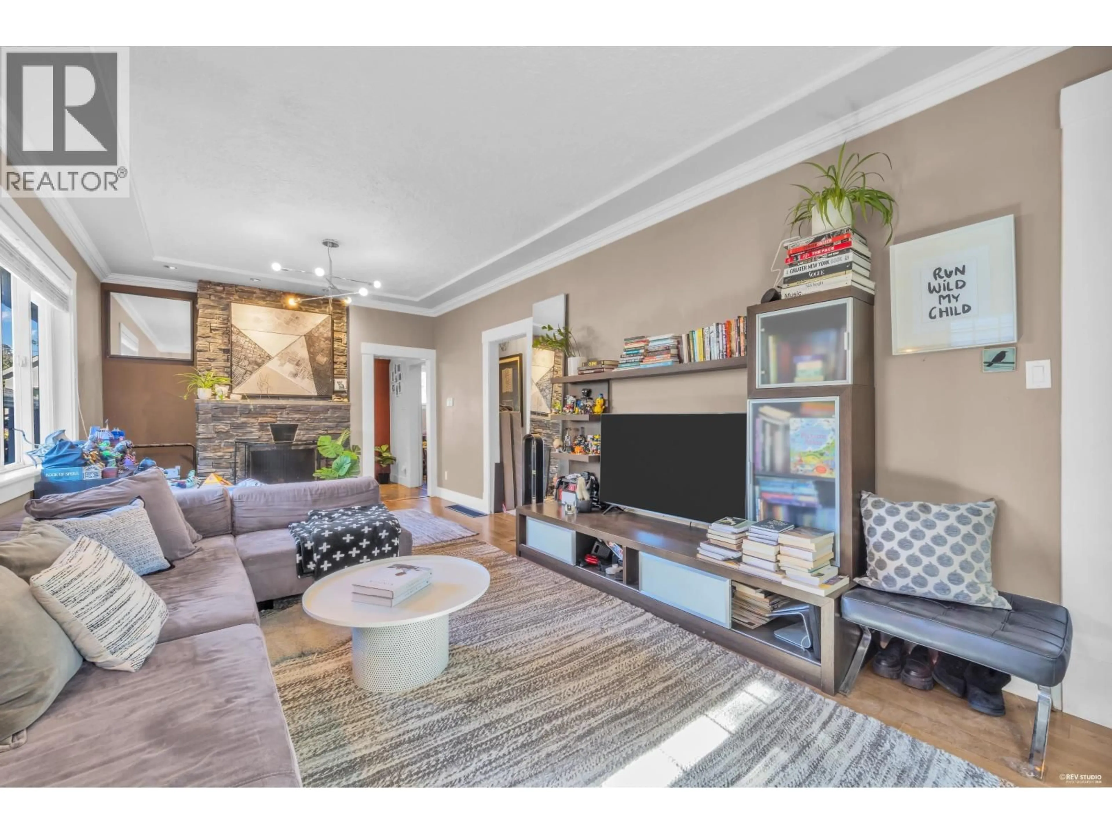 Living room with furniture, unknown for 2317 GRAVELEY STREET, Vancouver British Columbia V5L3C3