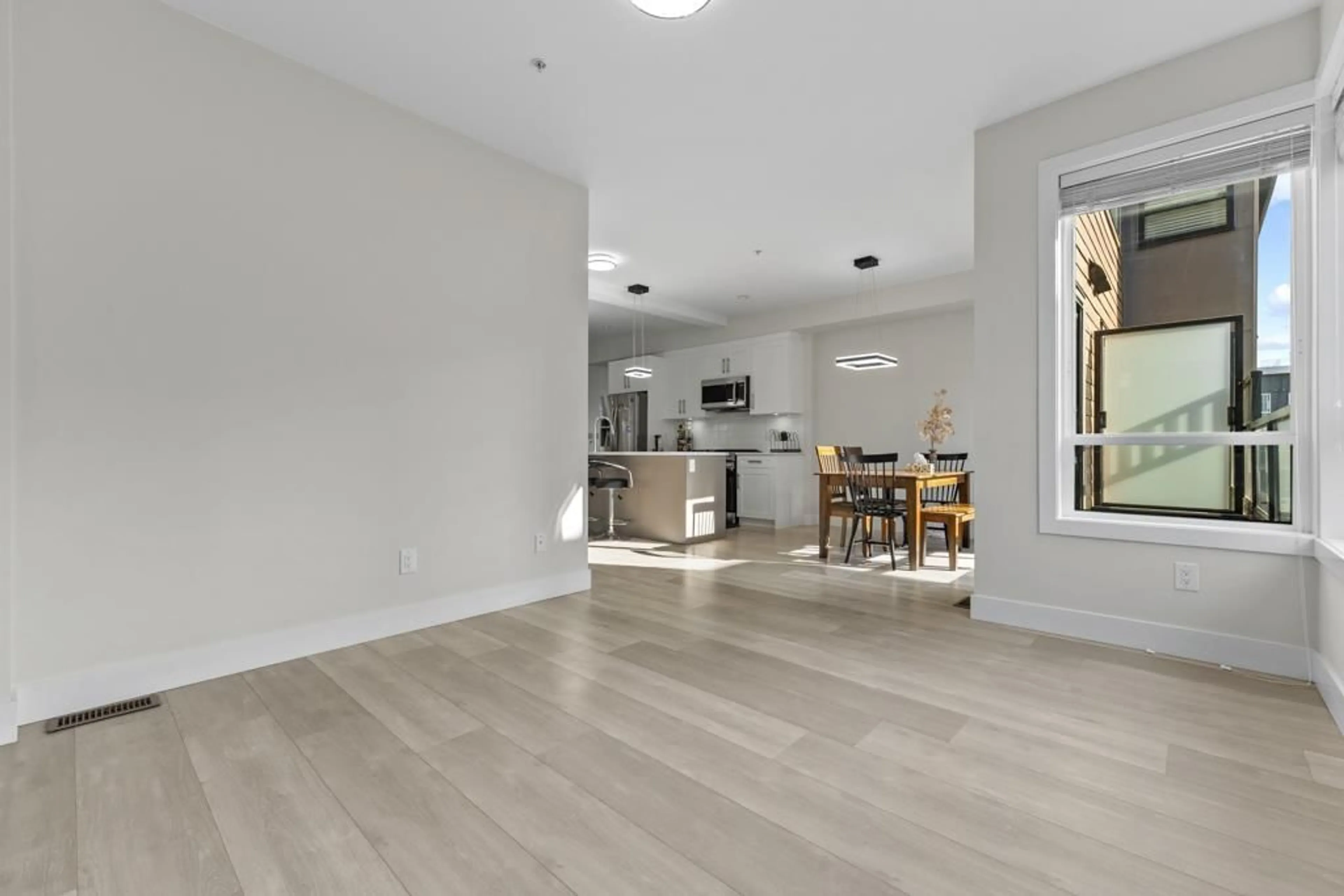 Open concept kitchen, unknown for 32 - 19631 55A AVENUE, Langley British Columbia V3A3X1