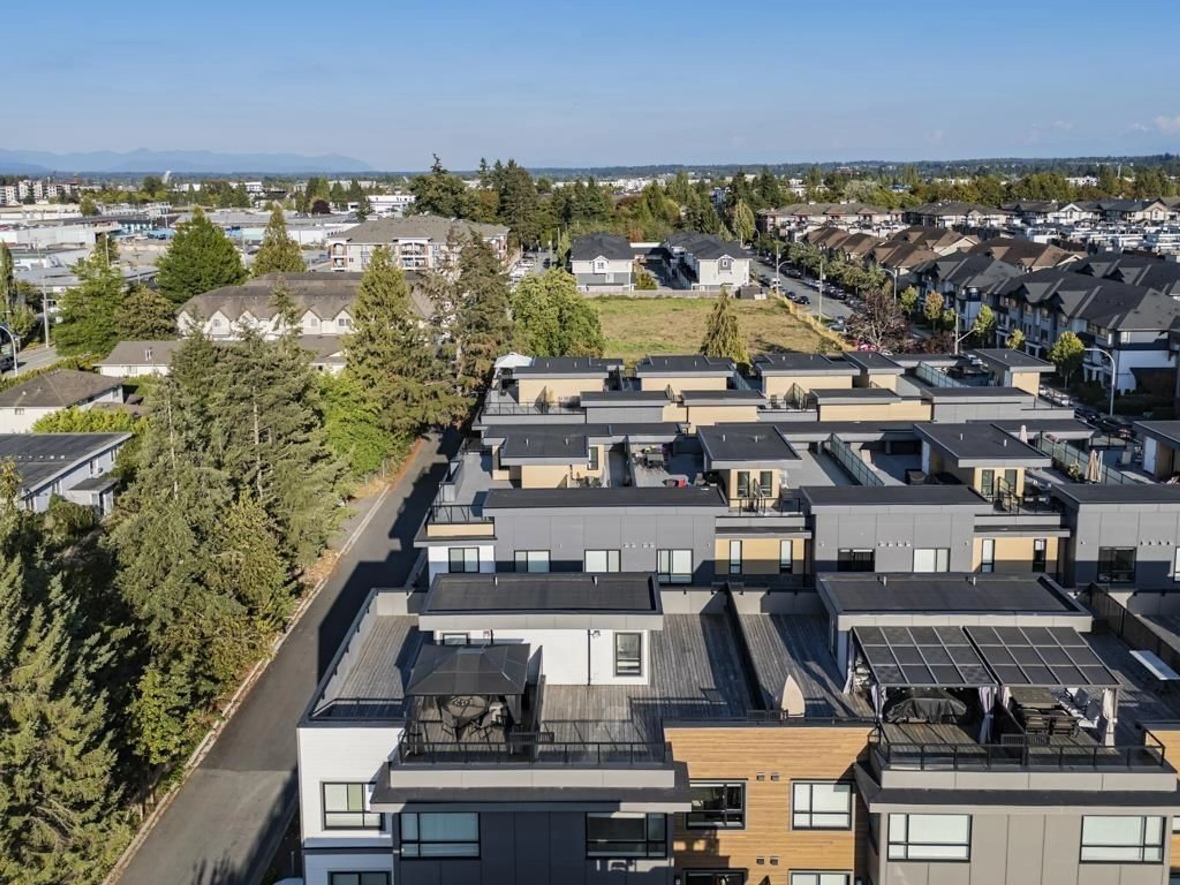 A pic from outside/outdoor area/front of a property/back of a property/a pic from drone, unknown for 32 - 19631 55A AVENUE, Langley British Columbia V3A3X1