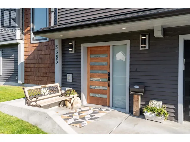 5365 MAPLE CRESCENT, Delta 4