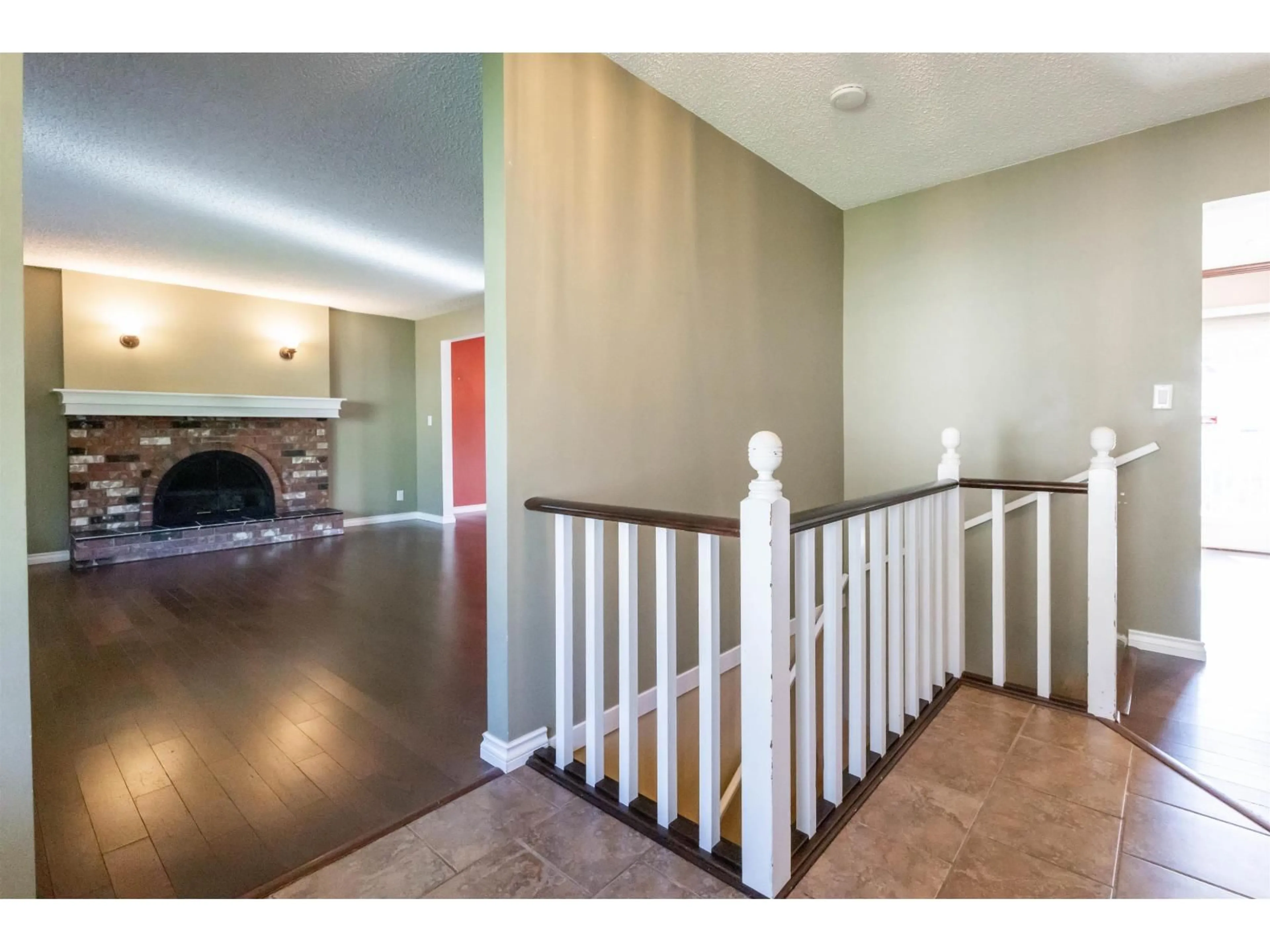 Indoor entryway for 10145 BRENTWOOD DRIVE, Chilliwack British Columbia V2P6G5