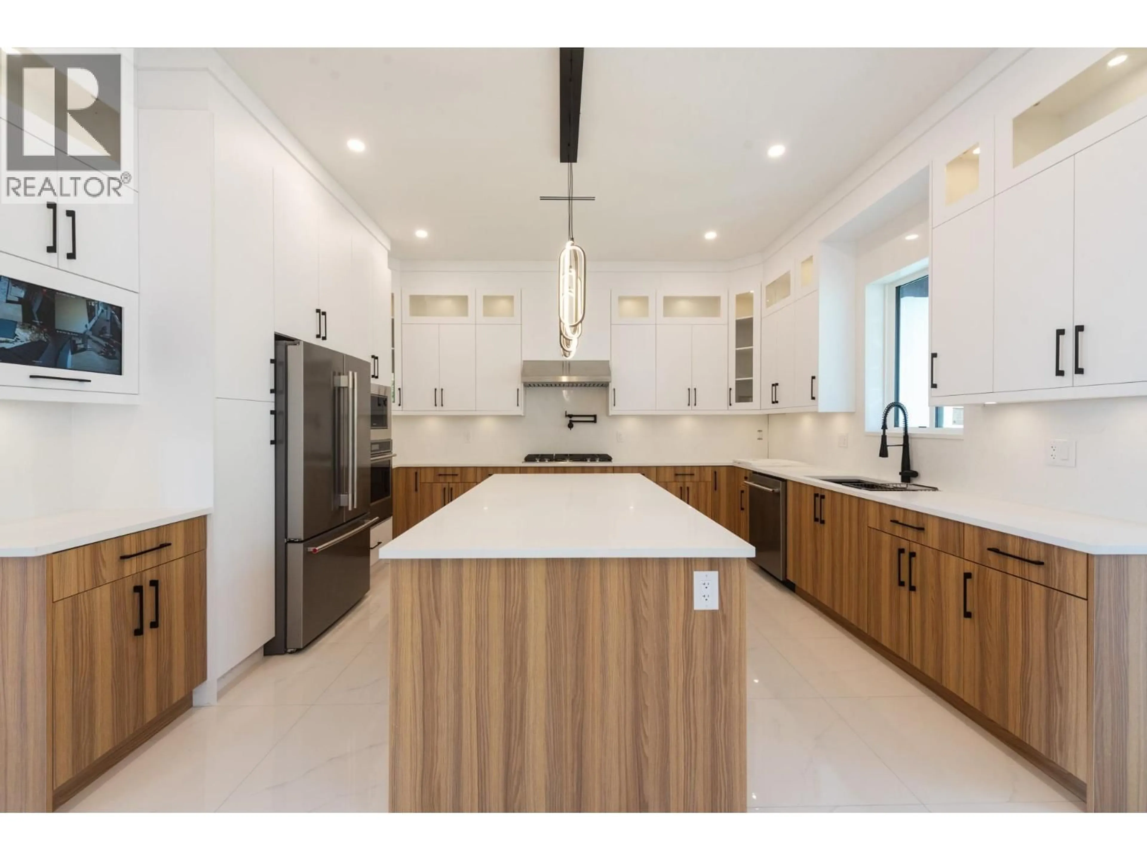 Contemporary kitchen, ceramic/tile floor for 5962/64 BARNACLE STREET, Sechelt British Columbia V7Z0V4