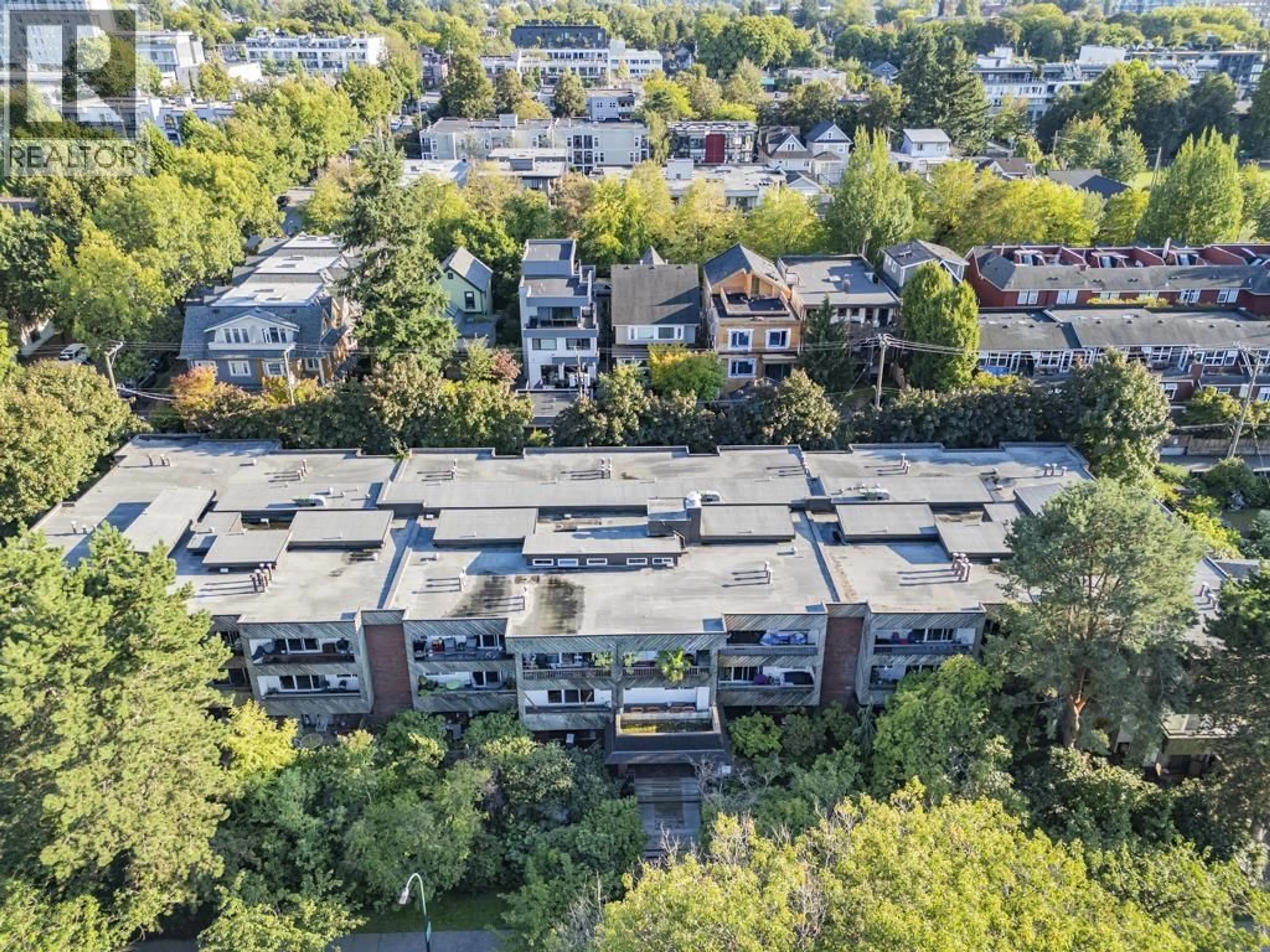 A pic from outside/outdoor area/front of a property/back of a property/a pic from drone, city buildings view from balcony for 212 - 550 6TH AVENUE, Vancouver British Columbia V5T4H2