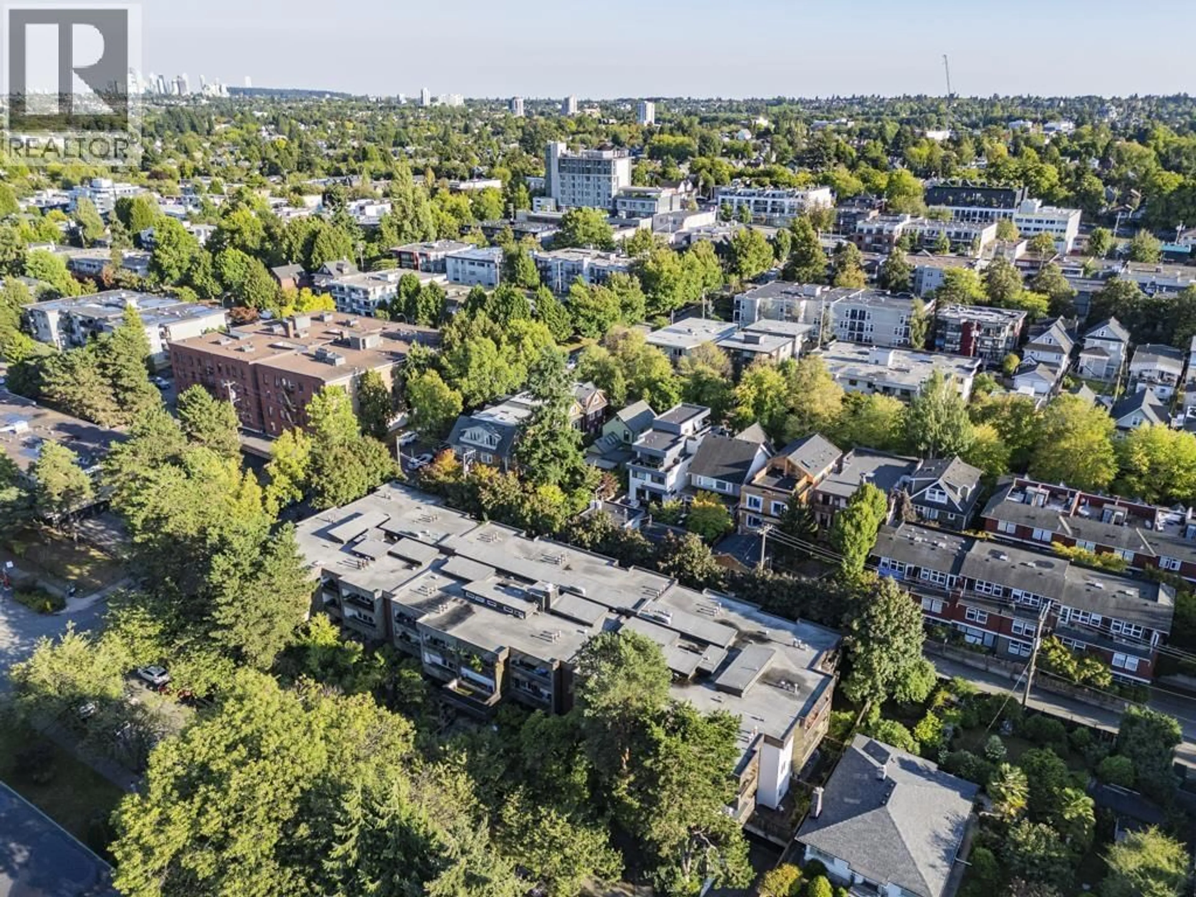 A pic from outside/outdoor area/front of a property/back of a property/a pic from drone, city buildings view from balcony for 212 - 550 6TH AVENUE, Vancouver British Columbia V5T4H2