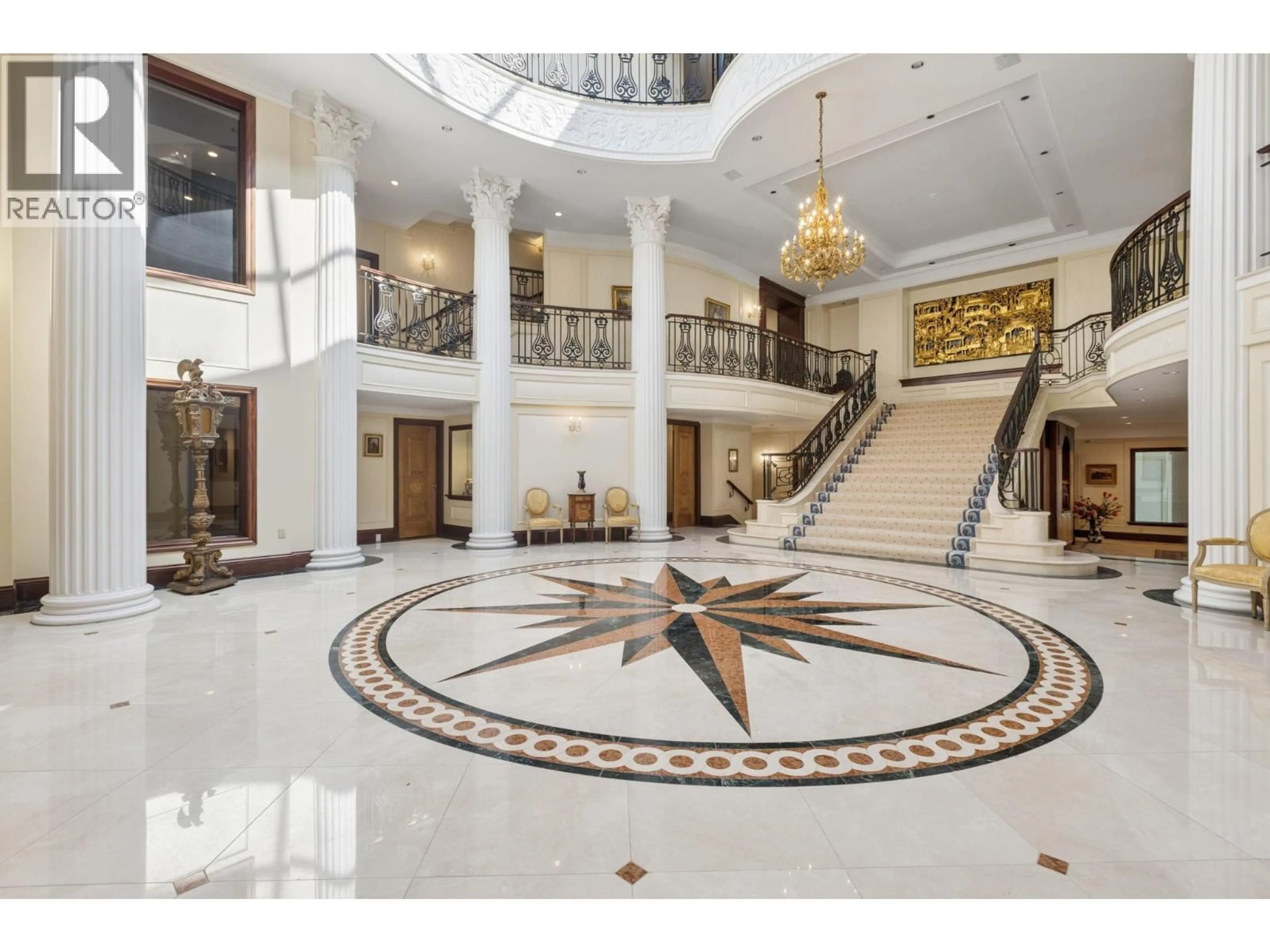 Lobby for 1471 BRAMWELL ROAD, West Vancouver British Columbia V7S2N8