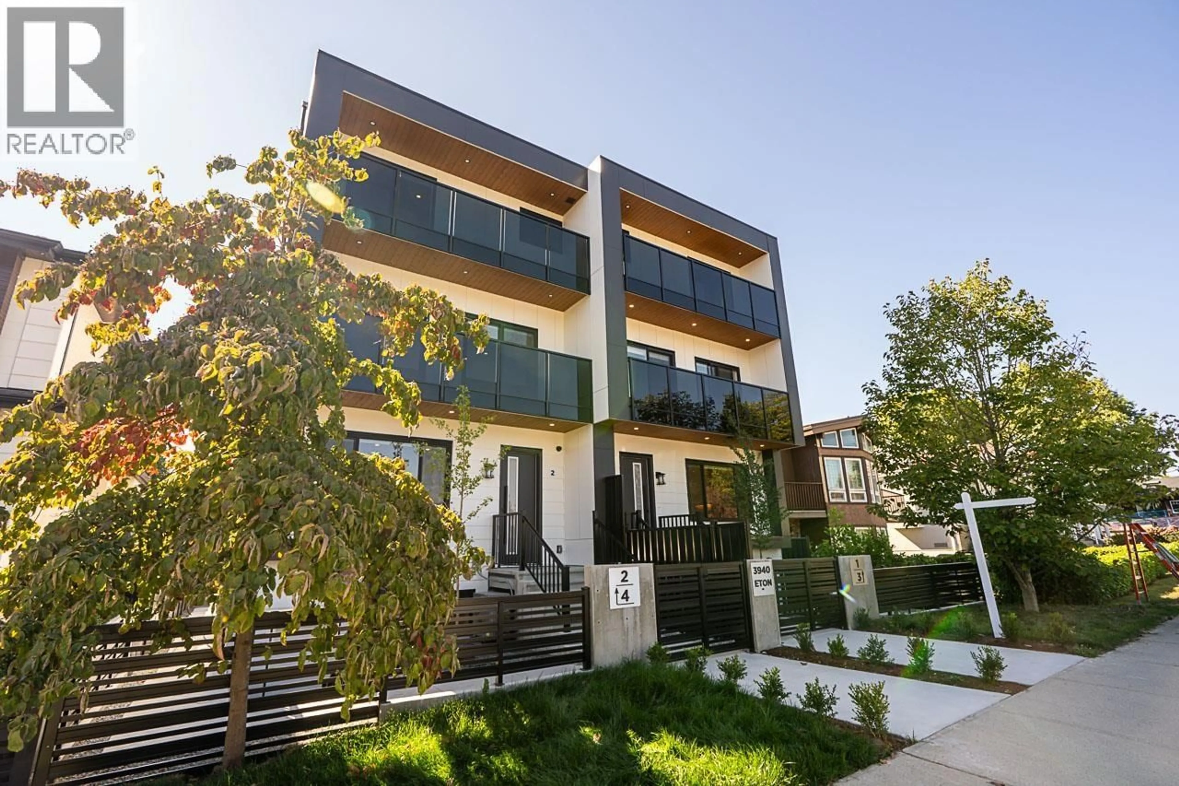 Unknown for 4 - 3940 ETON STREET, Burnaby British Columbia V5C1J5