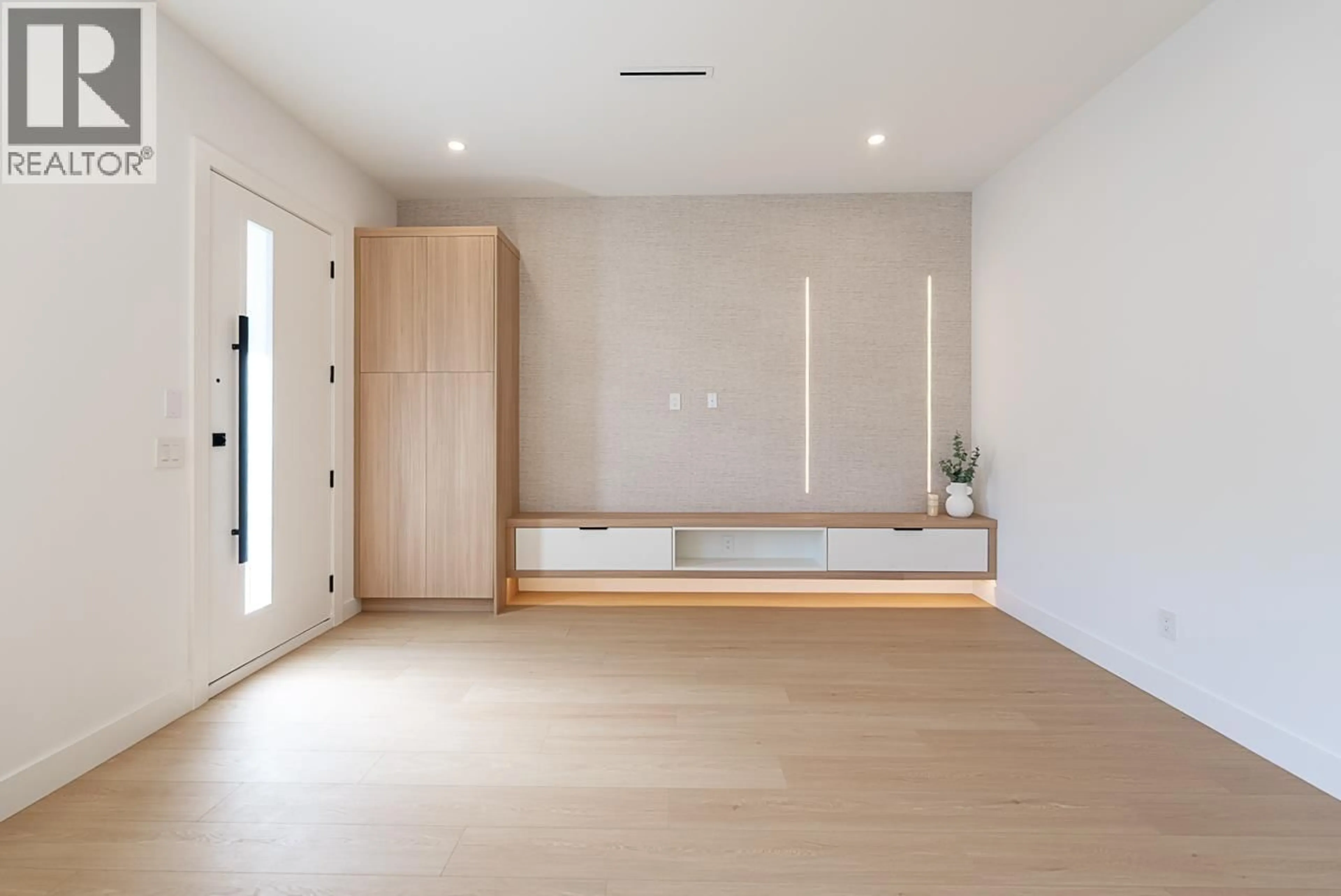 A pic of a room for 4 - 3940 ETON STREET, Burnaby British Columbia V5C1J5