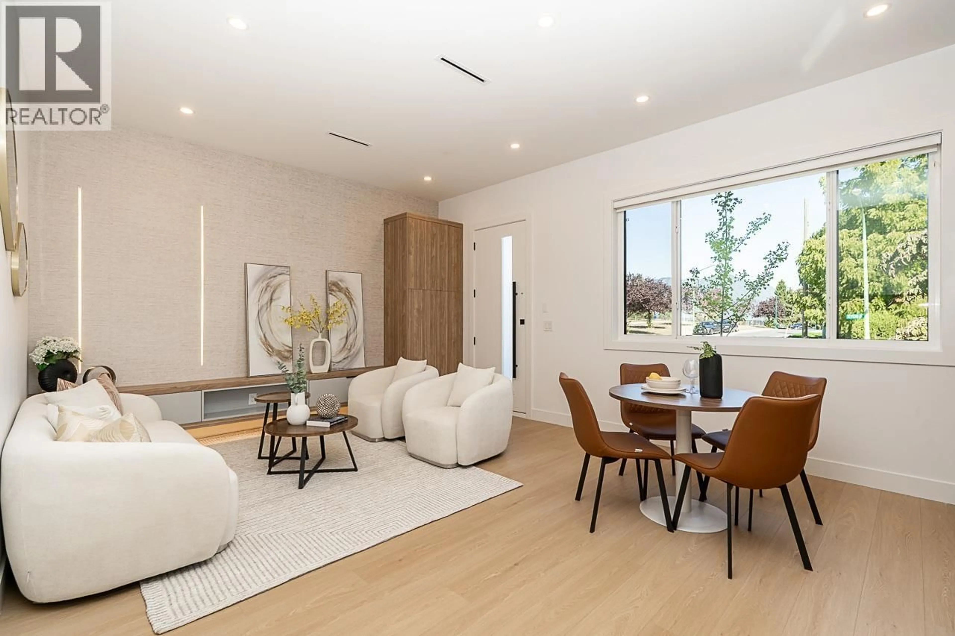 Living room with furniture, wood/laminate floor for 2 - 3940 ETON STREET, Burnaby British Columbia V5C1J5