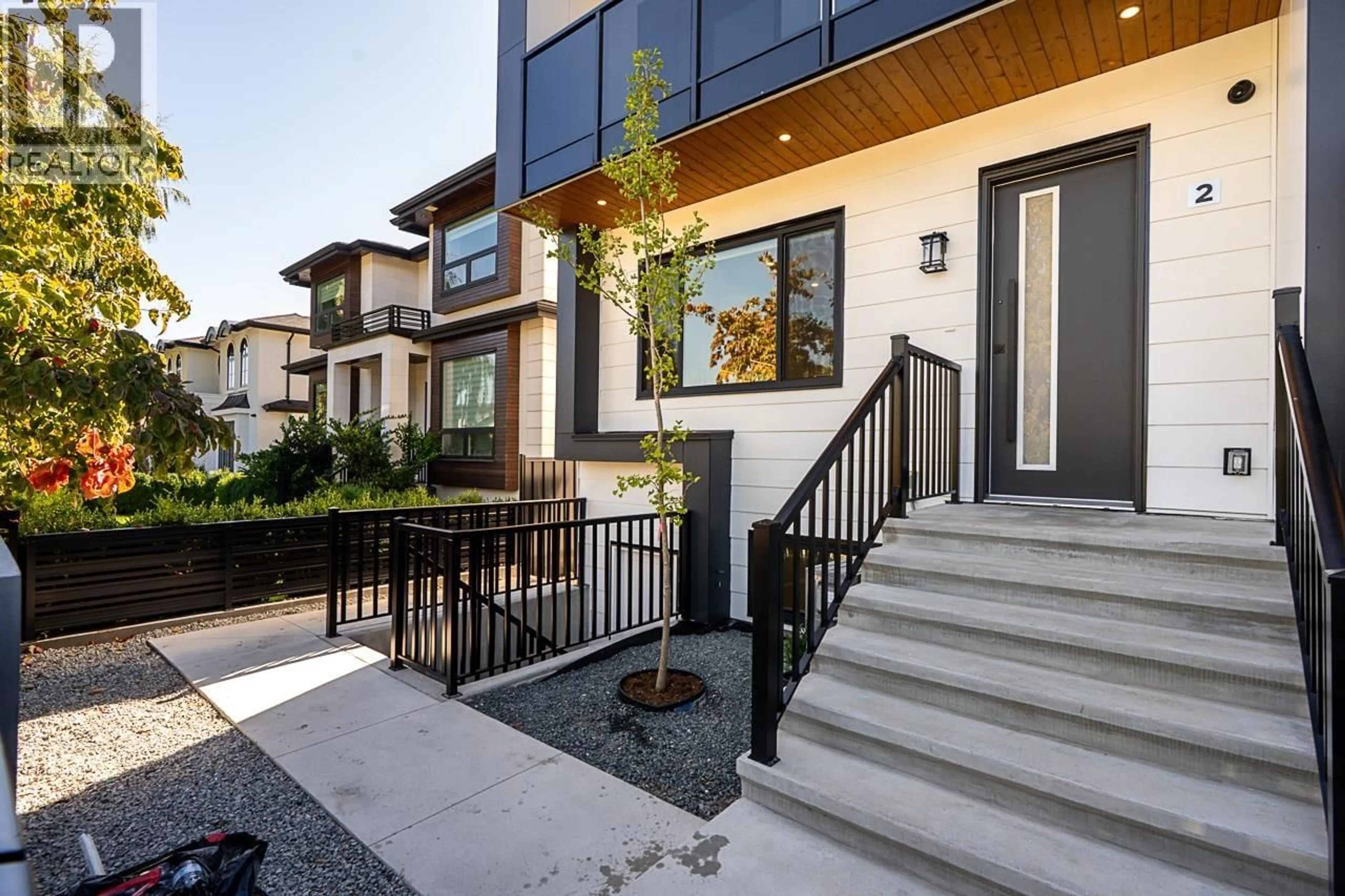 Unknown for 2 - 3940 ETON STREET, Burnaby British Columbia V5C1J5