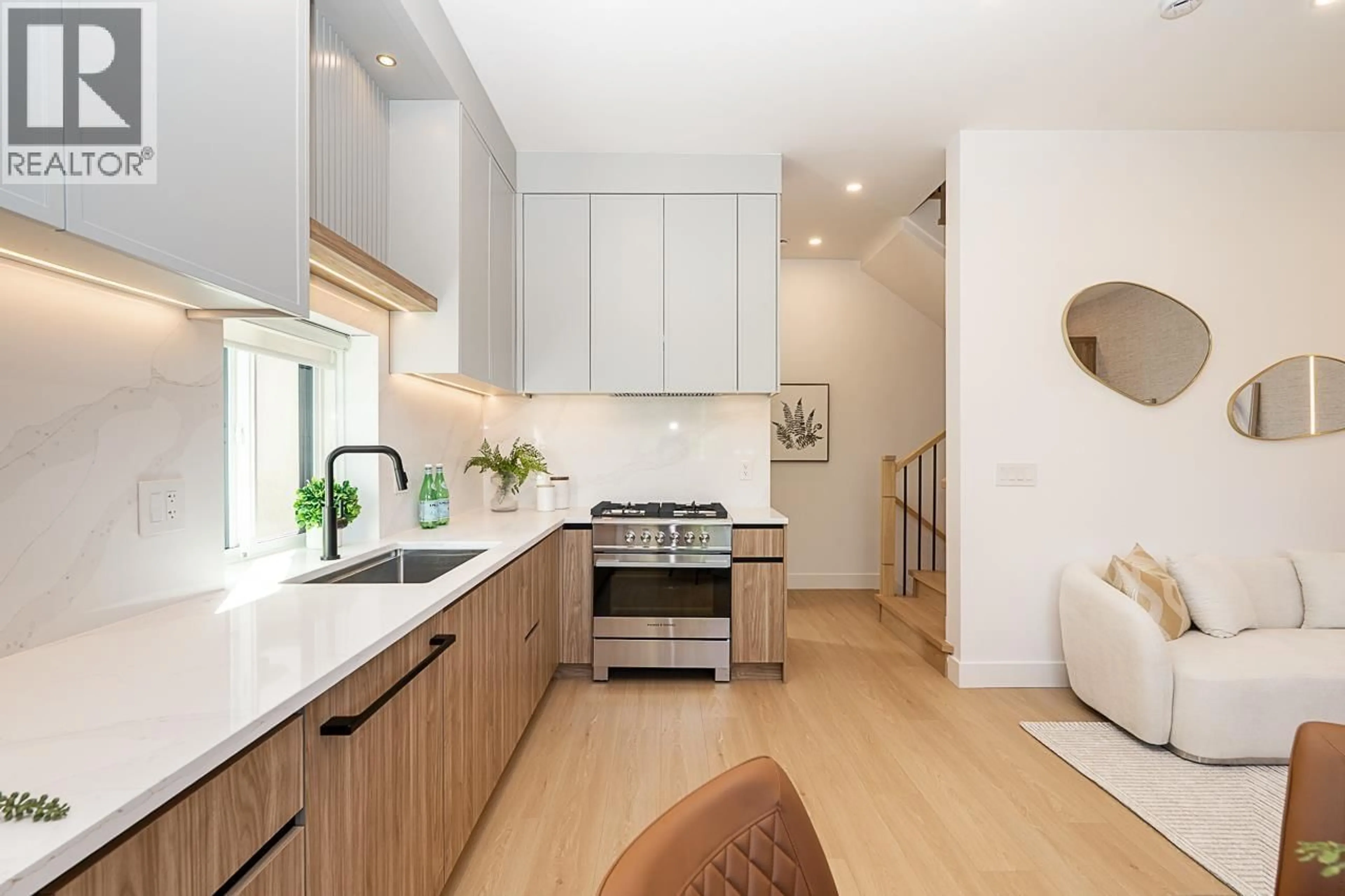 Contemporary kitchen, unknown for 2 - 3940 ETON STREET, Burnaby British Columbia V5C1J5