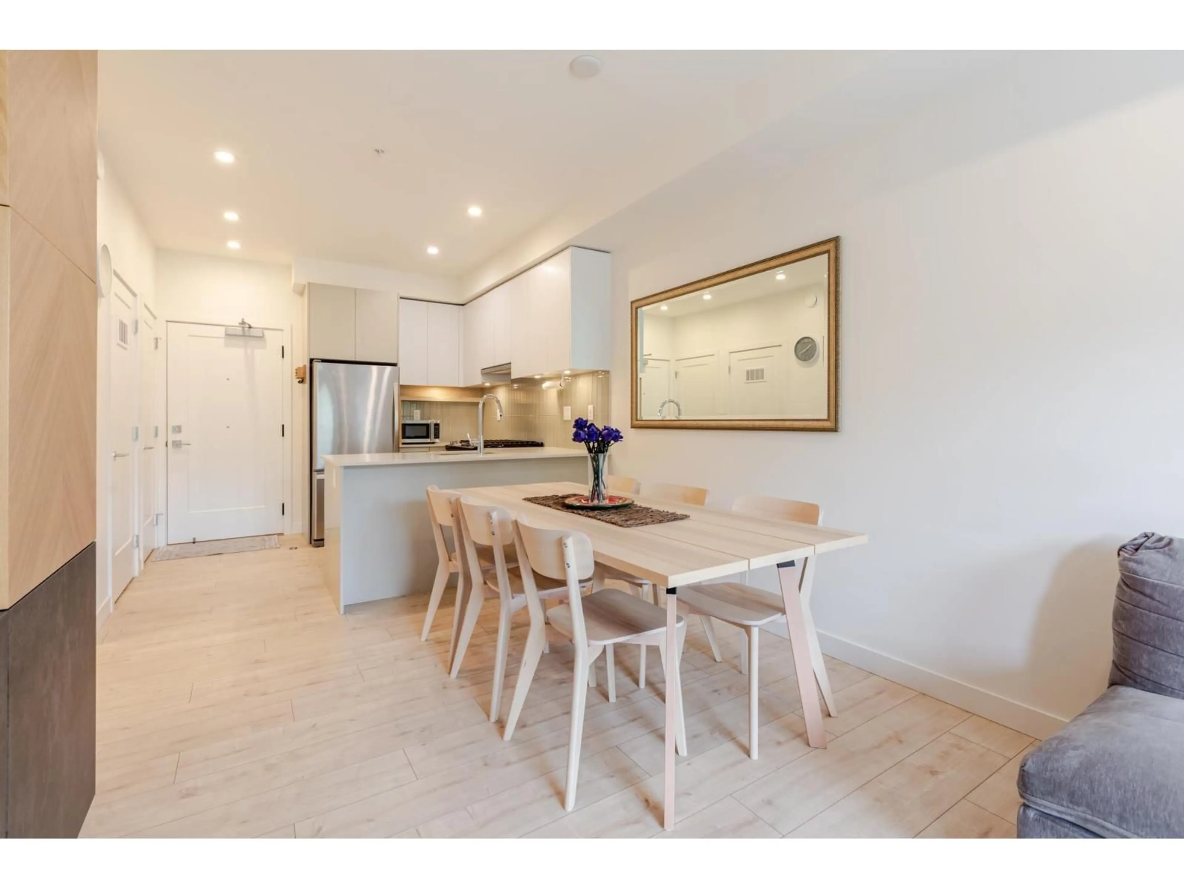 Open concept kitchen, unknown for 311 - 13788 76 AVENUE, Surrey British Columbia V3W3V9