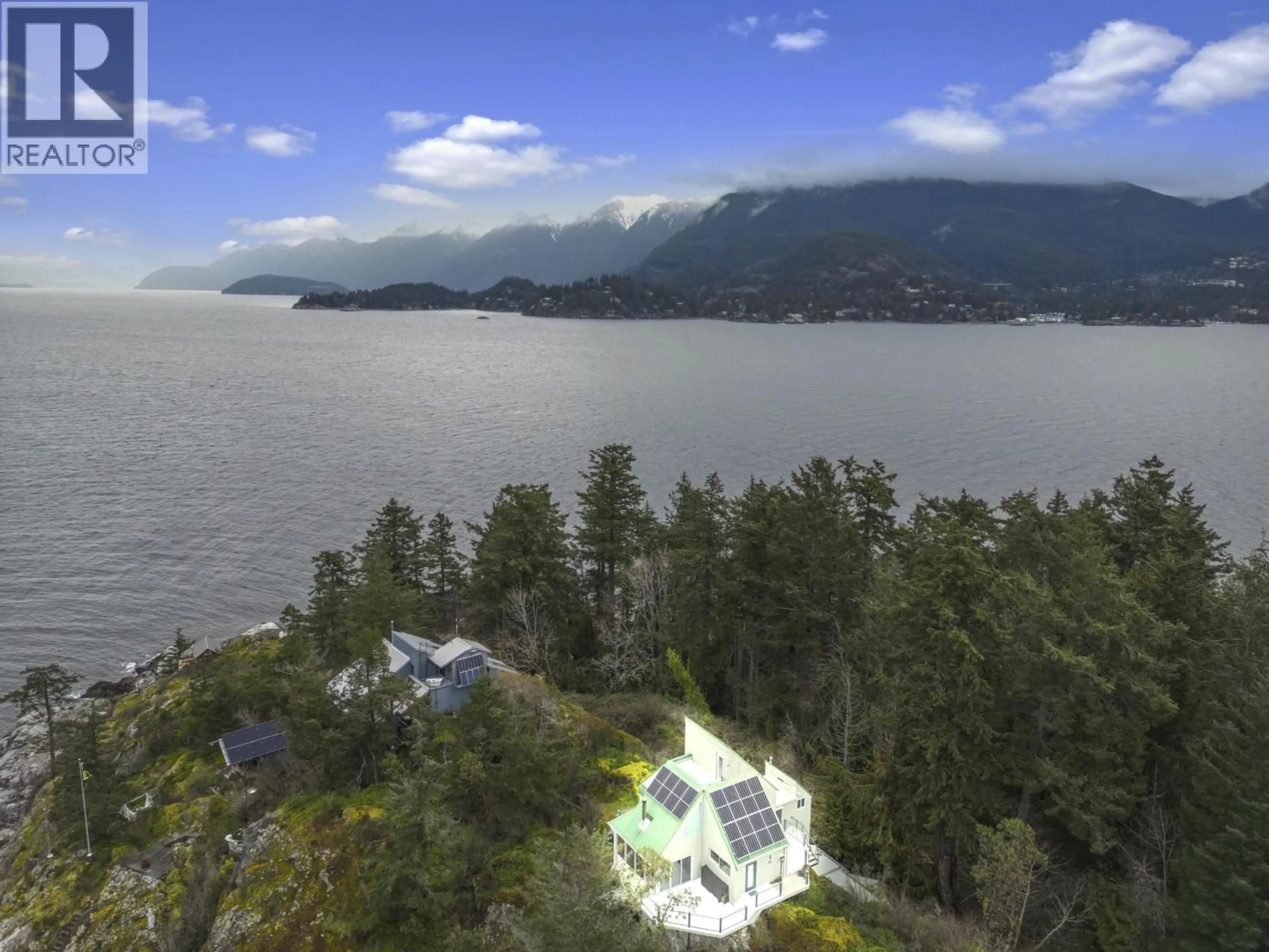 A pic from outside/outdoor area/front of a property/back of a property/a pic from drone, water/lake/river/ocean view for 28 PASSAGE ISLAND, Vancouver British Columbia V7W1V7