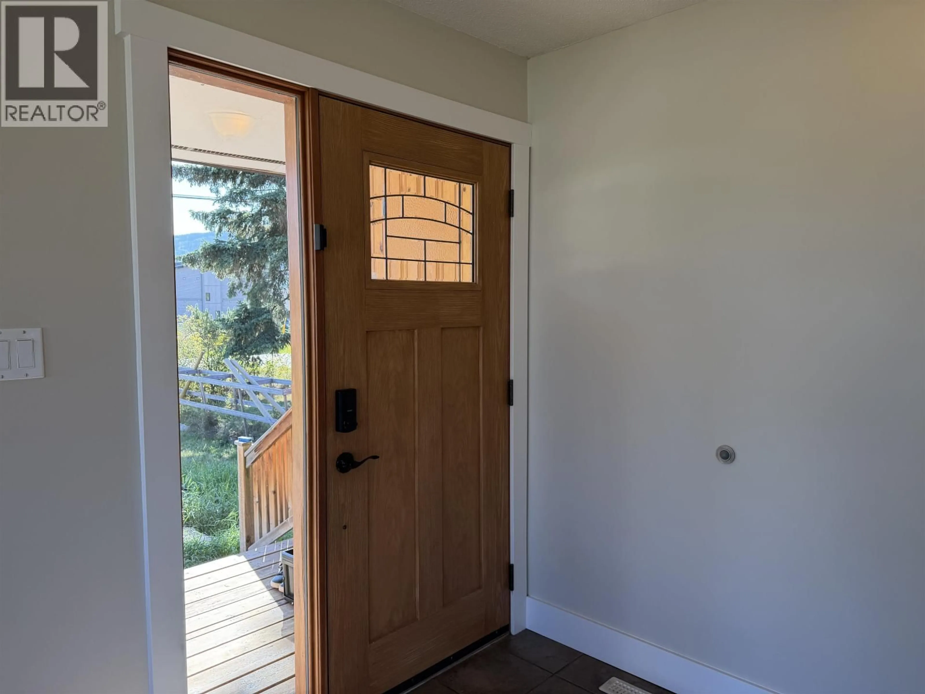 Indoor entryway for 1637 QUEEN STREET, Smithers British Columbia V0J2N0