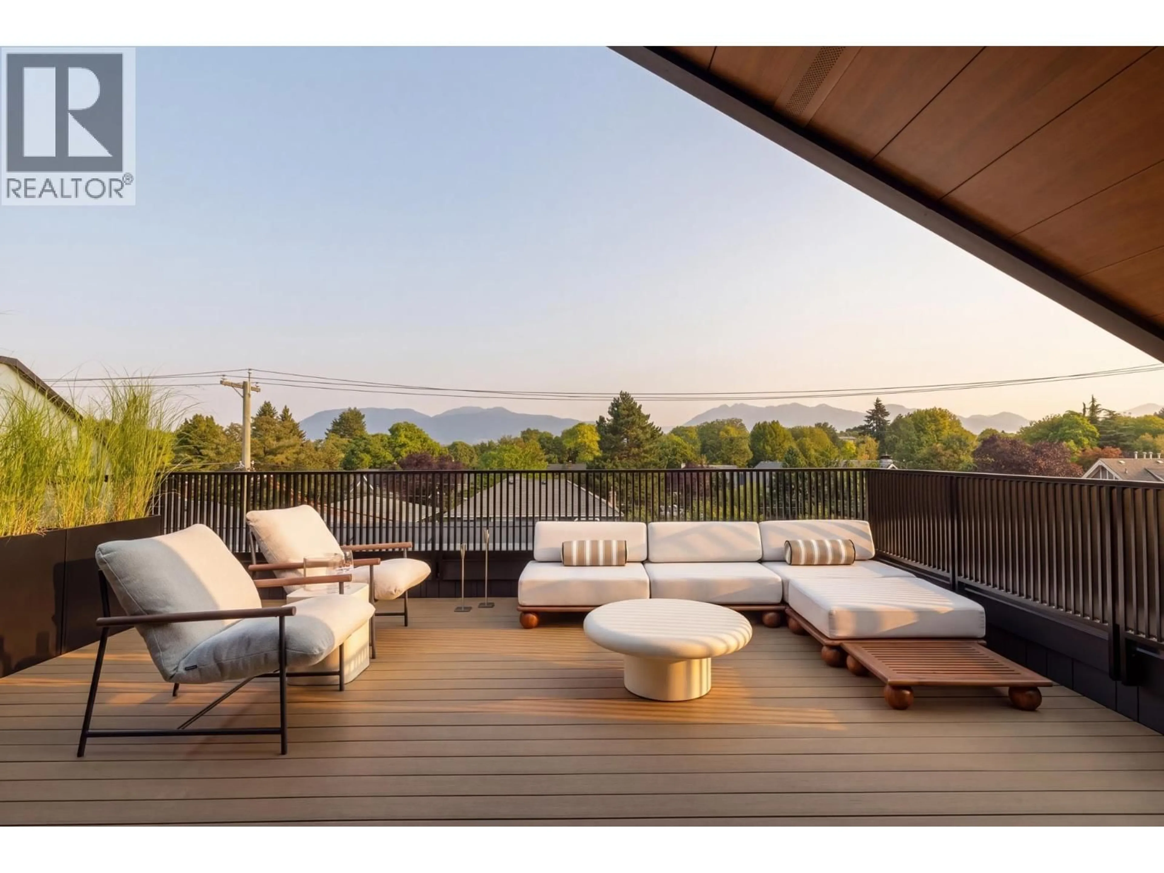 Patio, water/lake/river/ocean view for 2 - 3185 VINE STREET, Vancouver British Columbia V6K3B5
