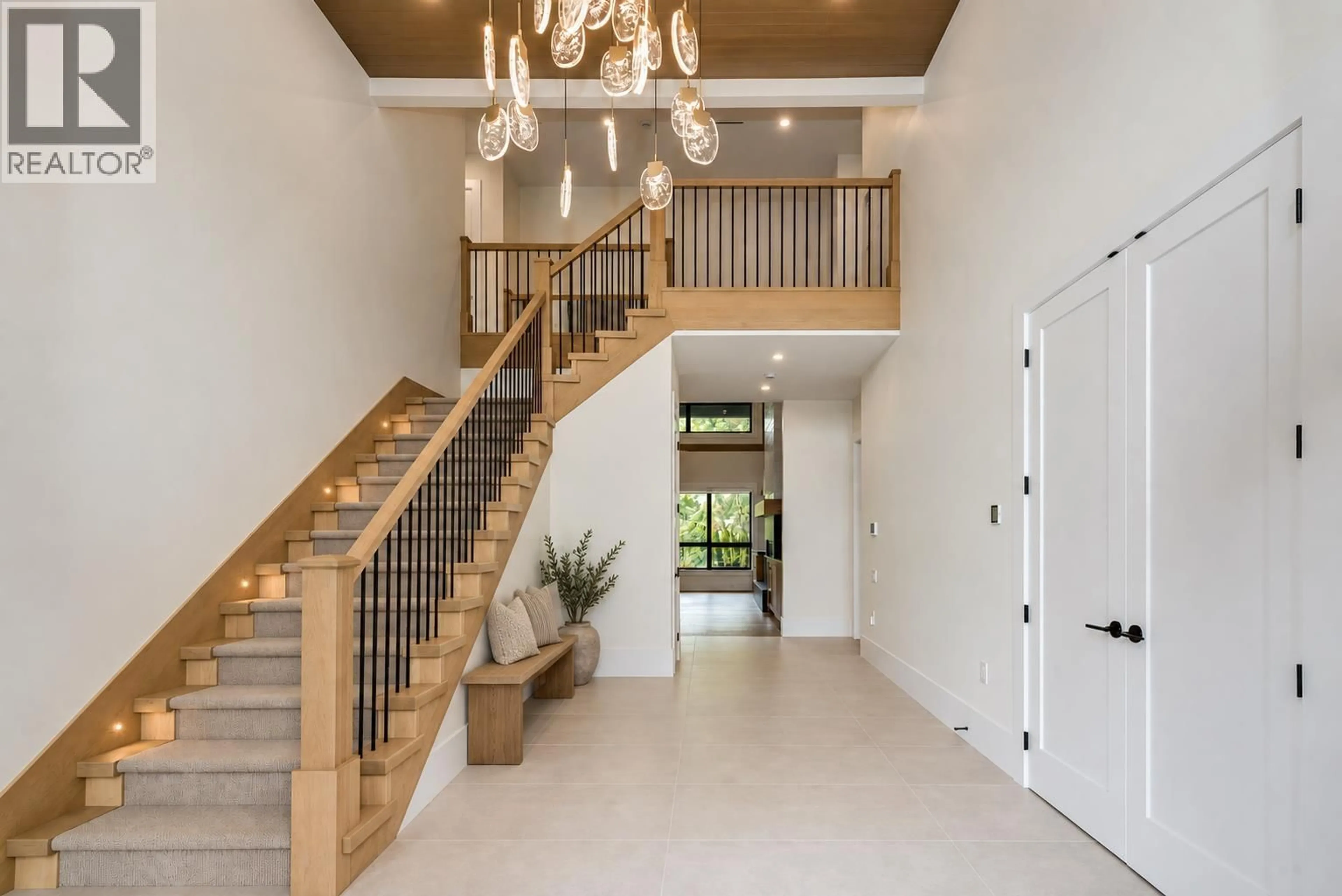 Indoor entryway for 8431 FAIRWAY STREET, Richmond British Columbia V7C1Y5