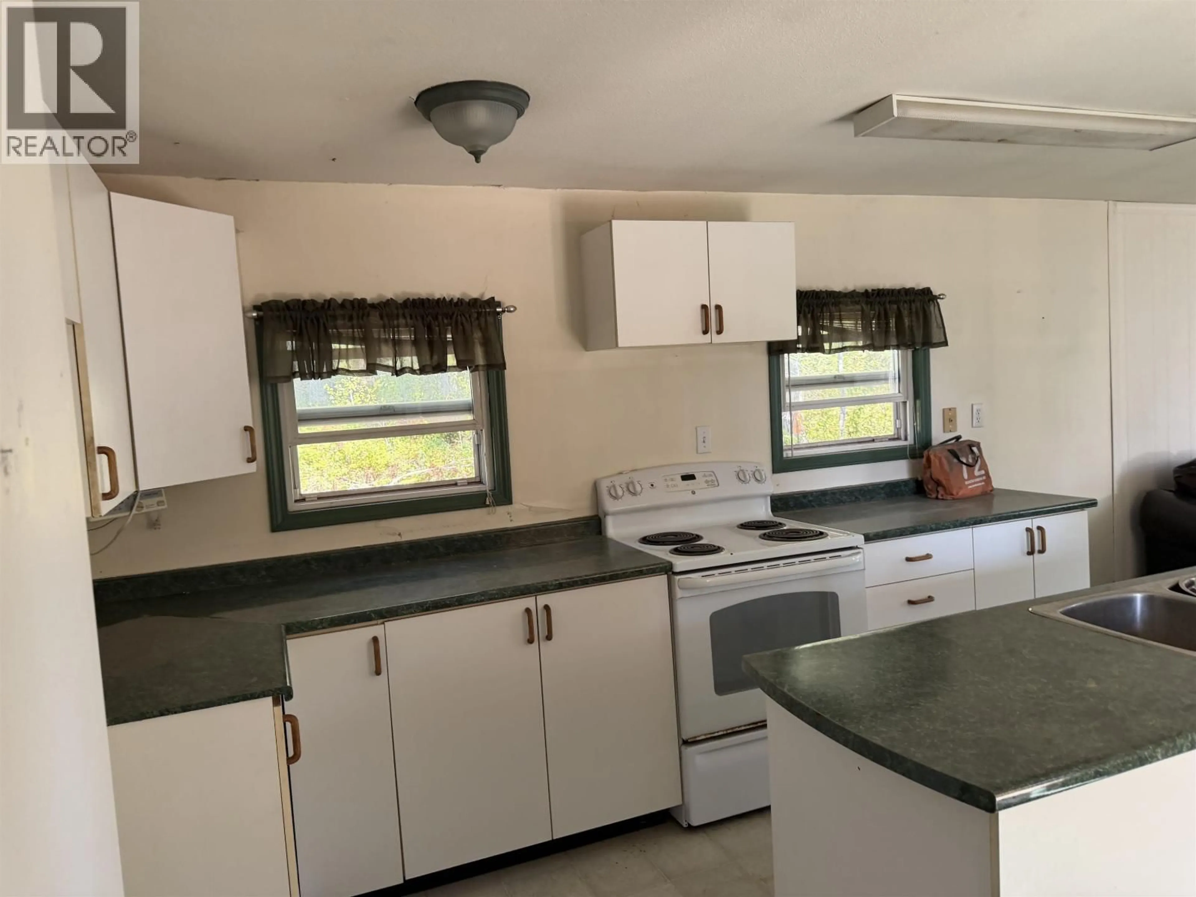 Standard kitchen, unknown for 2002 PIONEER ROAD, Houston British Columbia V0J1Z1