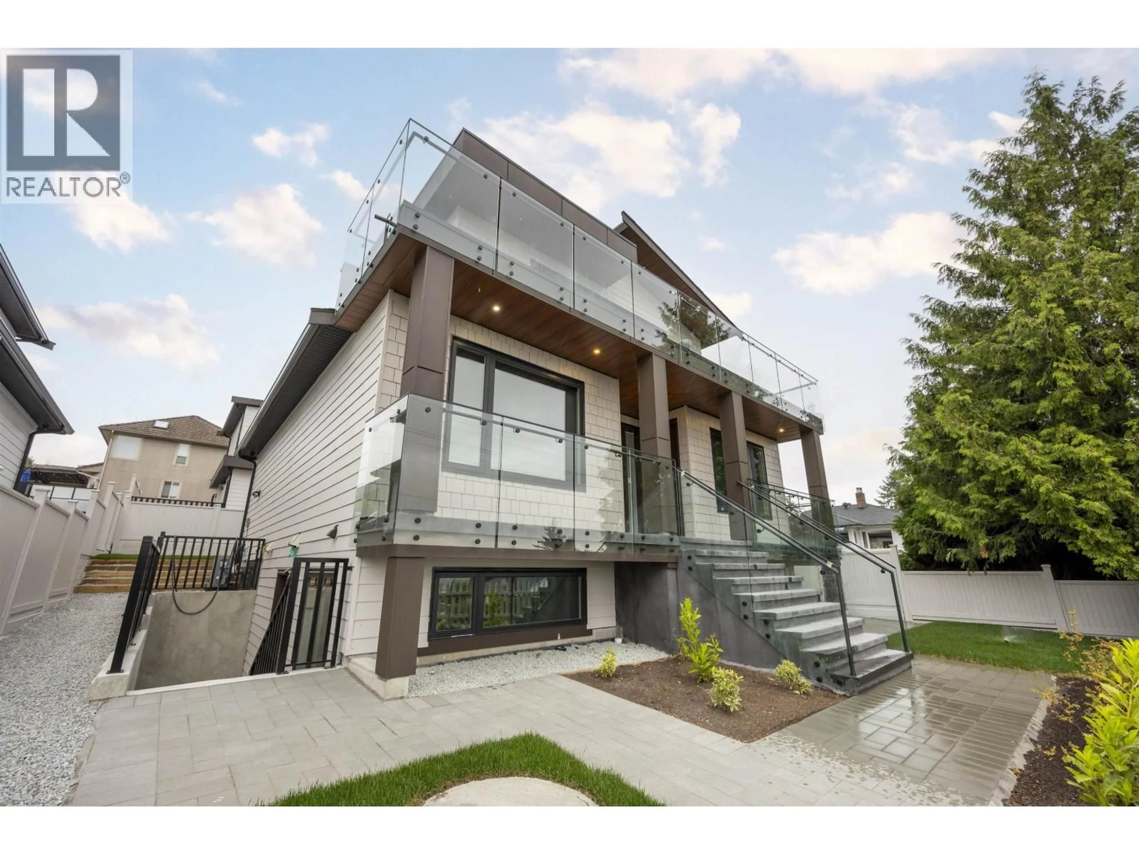 Home with brick exterior material, street for 217 E EIGHTH AVENUE, New Westminster British Columbia V3L4K1