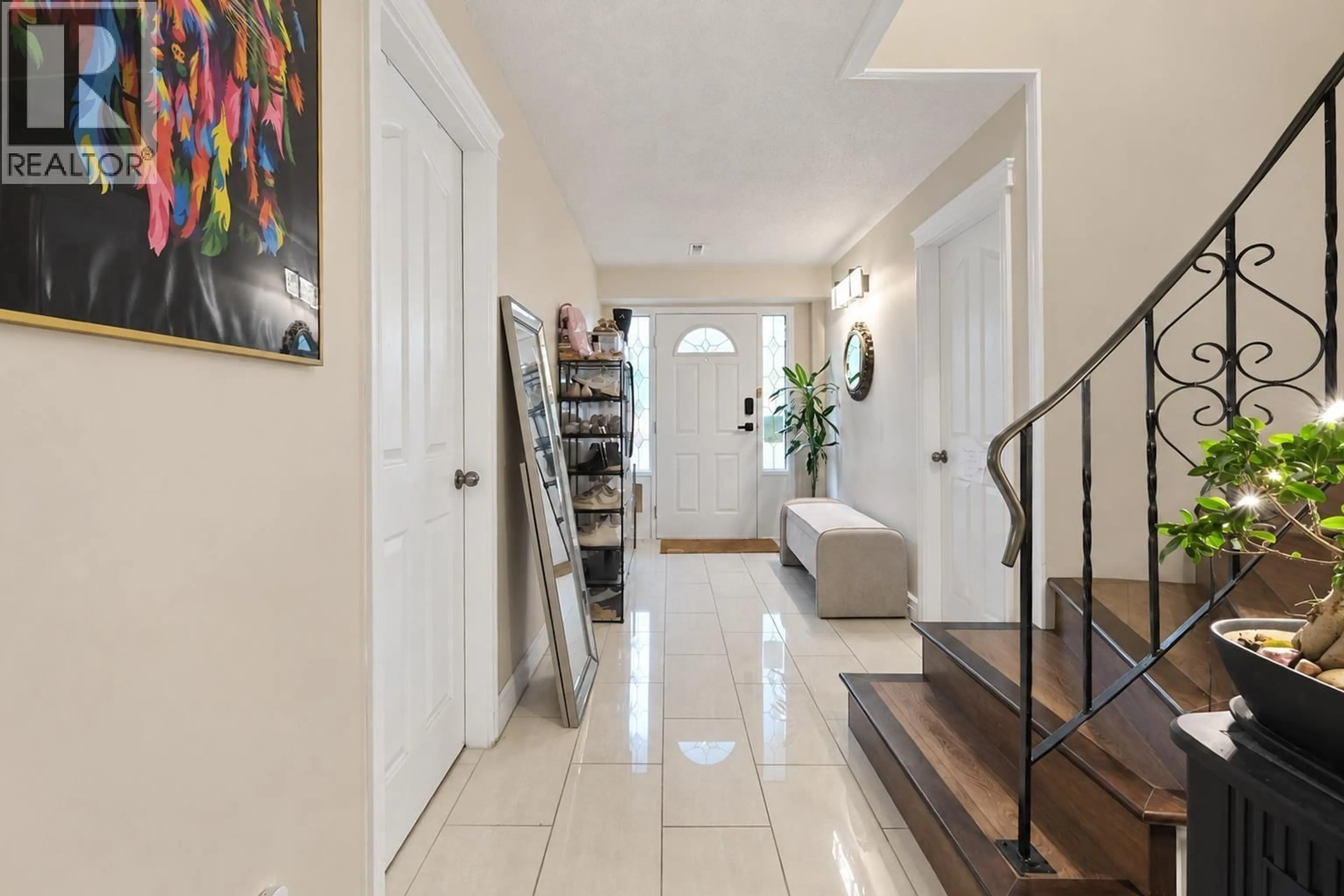Indoor entryway for 4158 KENNY COURT, Burnaby British Columbia V5J1L3