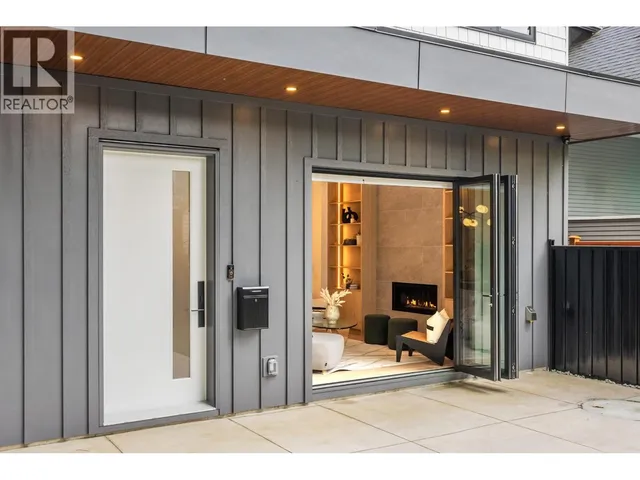 1 - 3873 22ND AVENUE, Vancouver 3