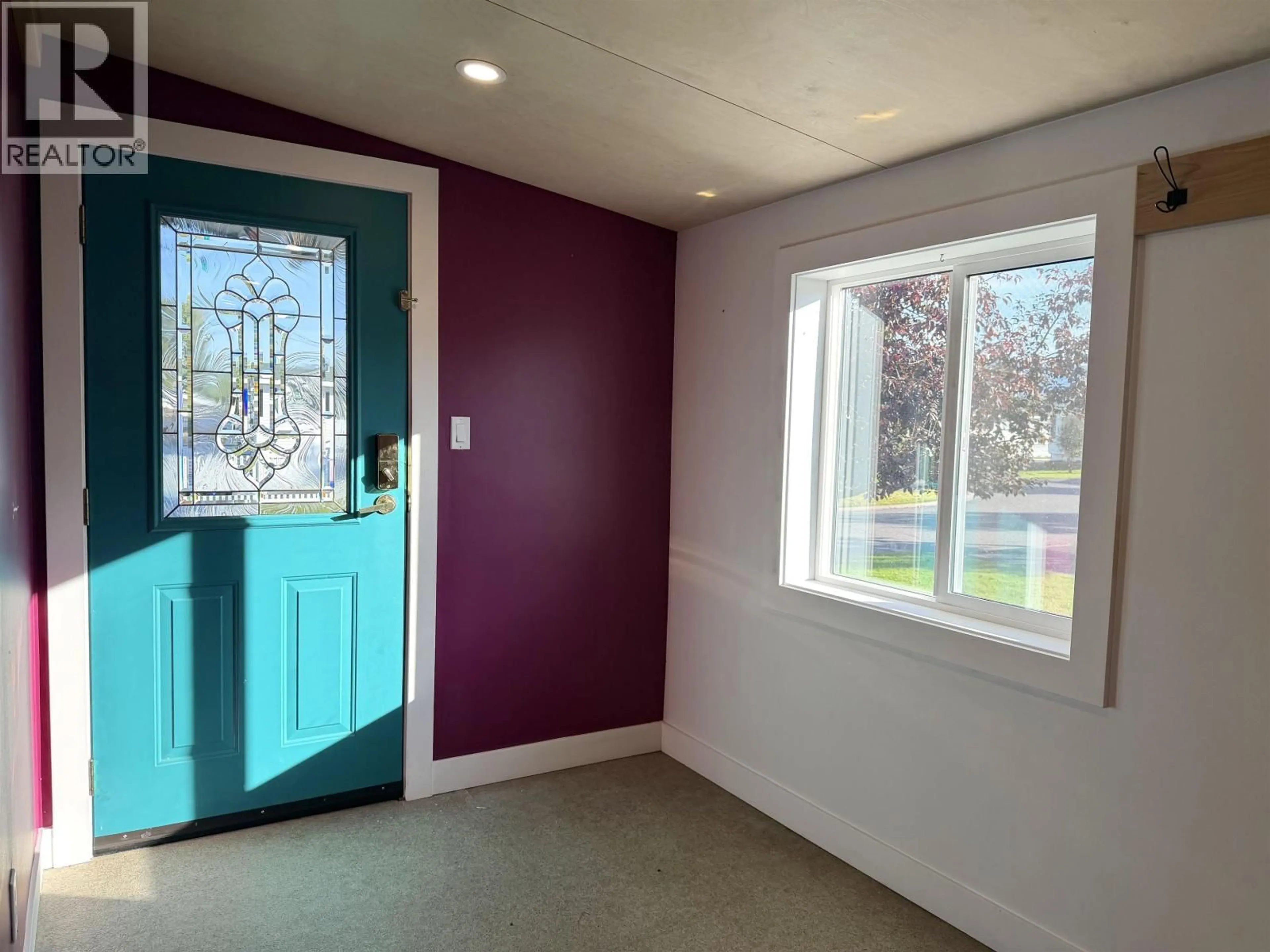 Indoor entryway for 3 - 3278 THIRD AVENUE, Smithers British Columbia V0J2N0