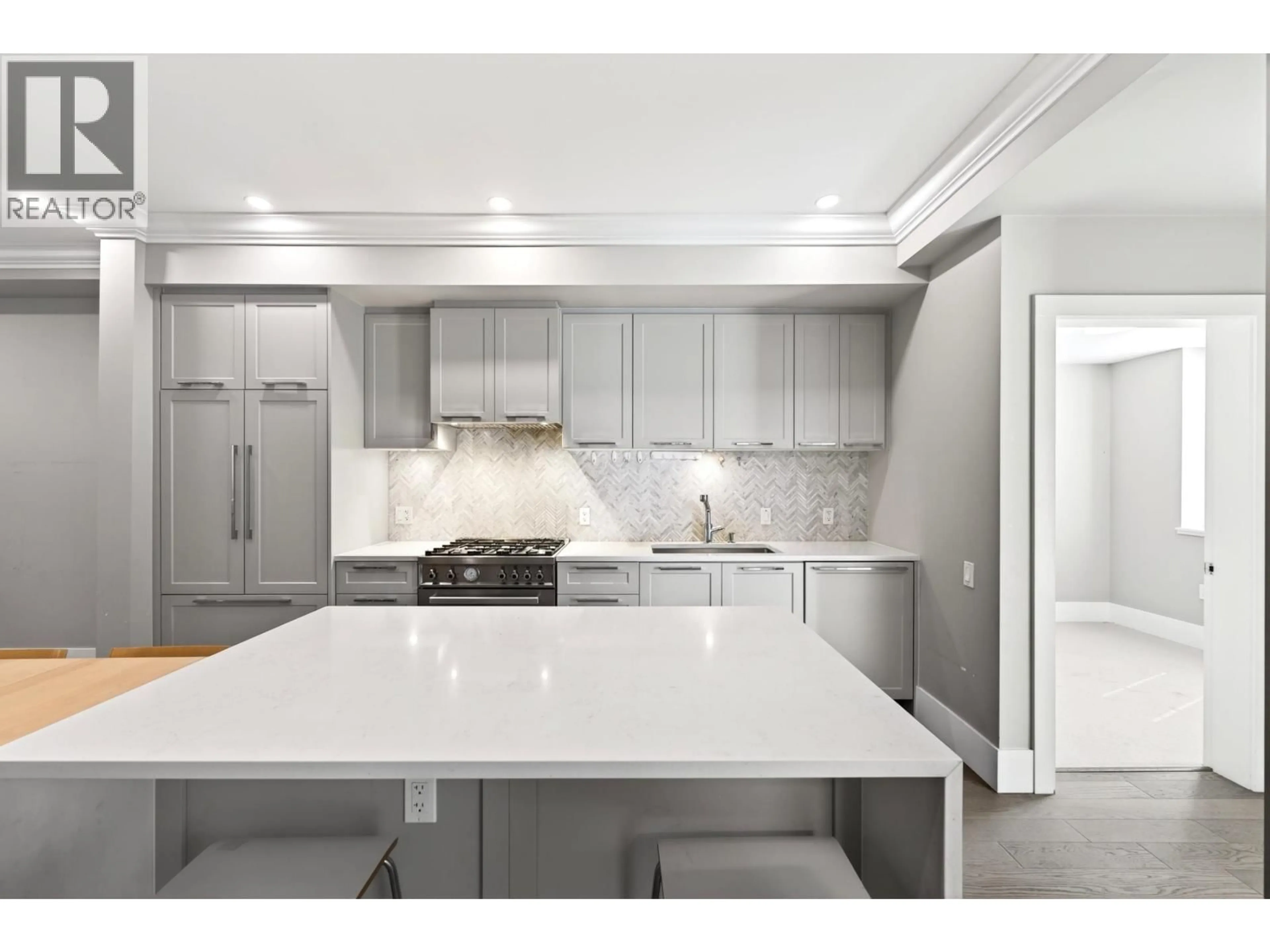 Open concept kitchen, ceramic/tile floor for 7523 YUKON STREET, Vancouver British Columbia V5X2Y4