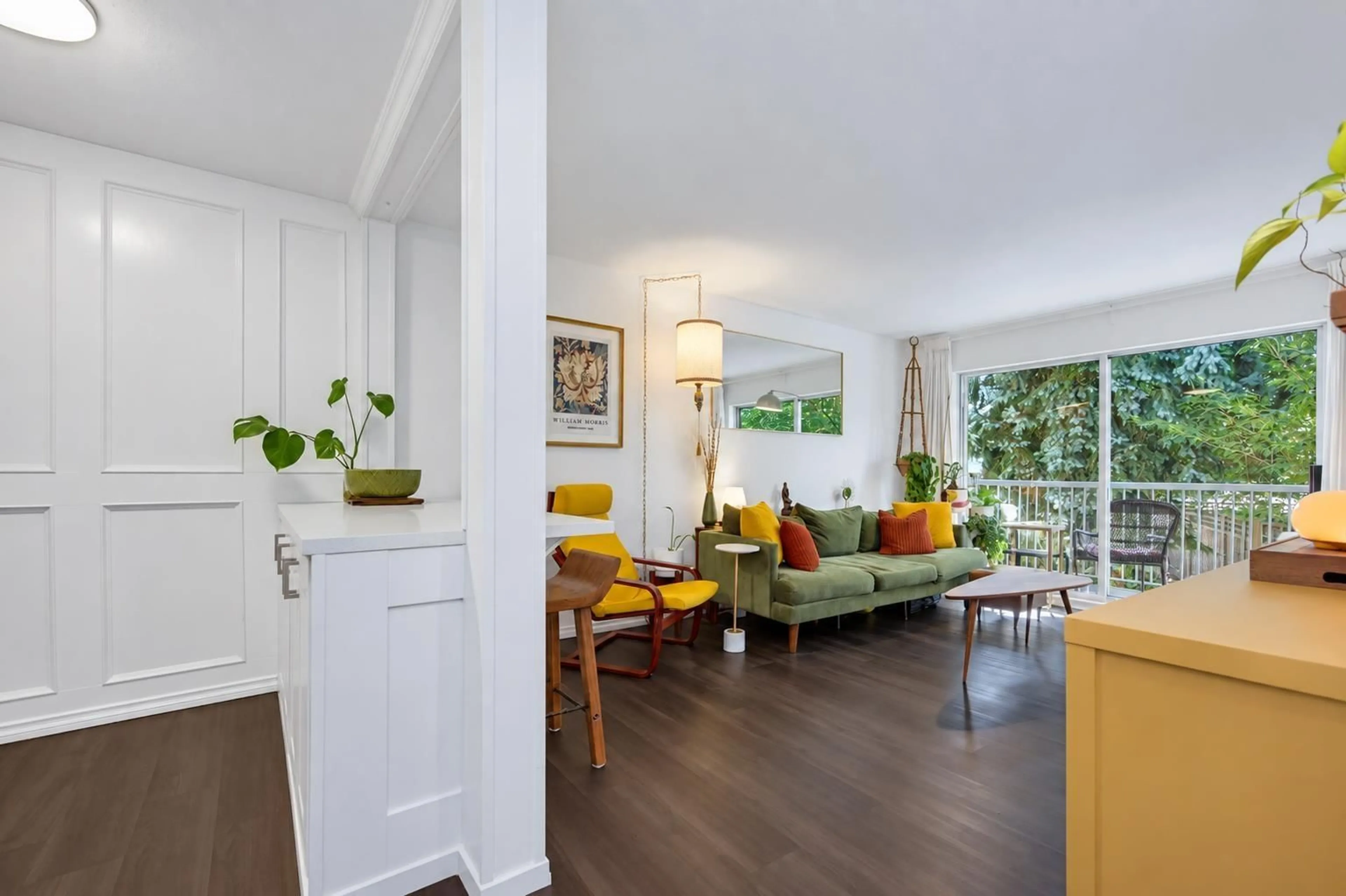 Living room with furniture, wood/laminate floor for 206 - 2750 FULLER STREET, Abbotsford British Columbia V2S3K1