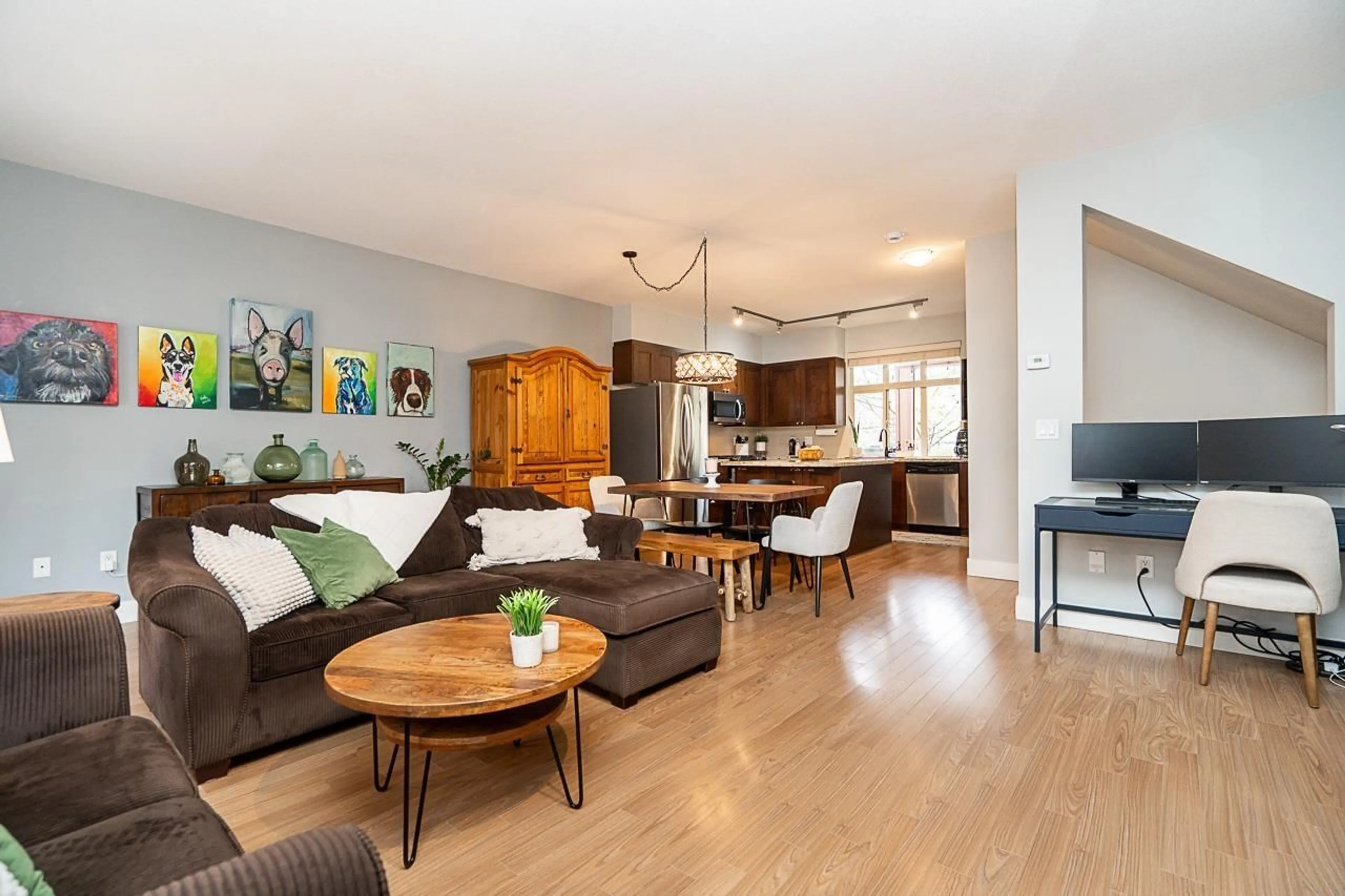 Living room with furniture, wood/laminate floor for 7 - 19479 65 AVENUE, Surrey British Columbia V4N5X6