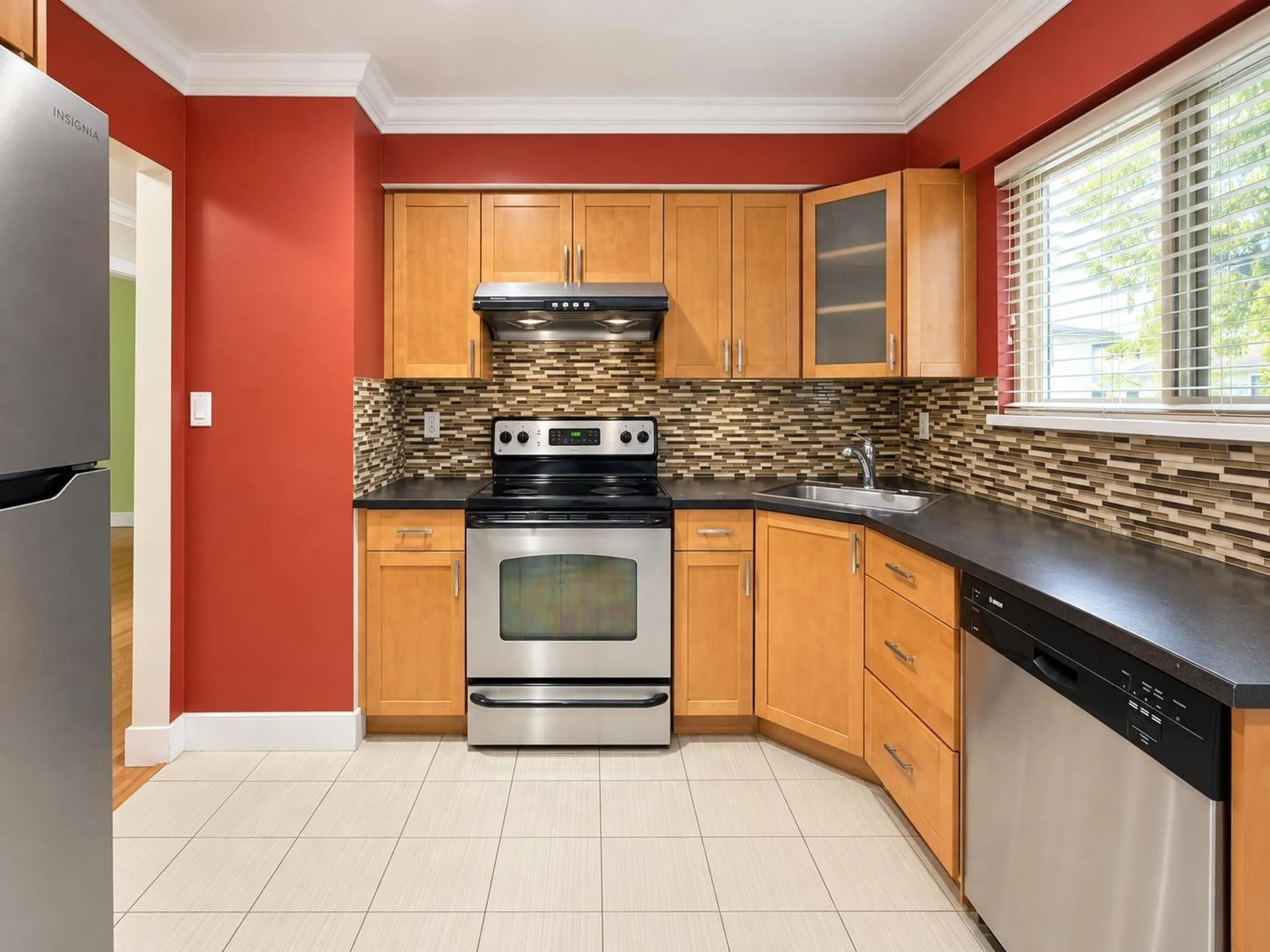 Standard kitchen, ceramic/tile floor for 11443 75 AVENUE, Delta British Columbia V4C1H4