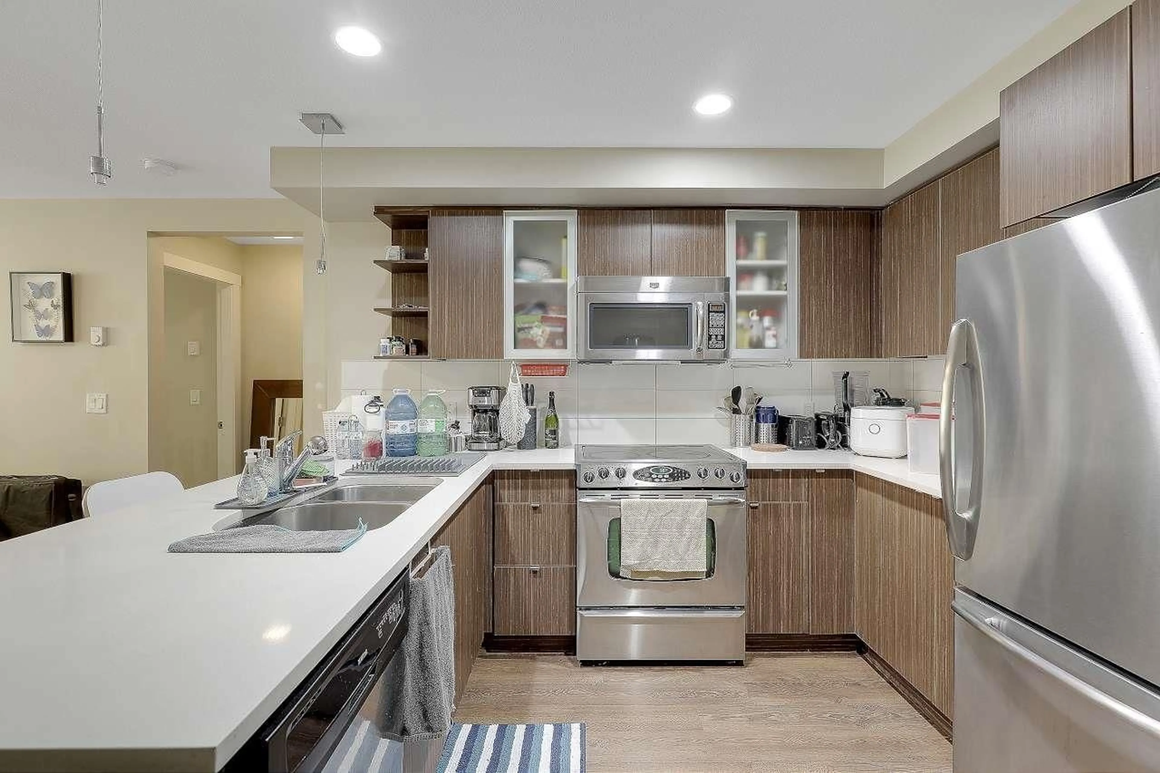 Standard kitchen, unknown for 209 - 19936 56 AVENUE, Langley British Columbia V3A3X9