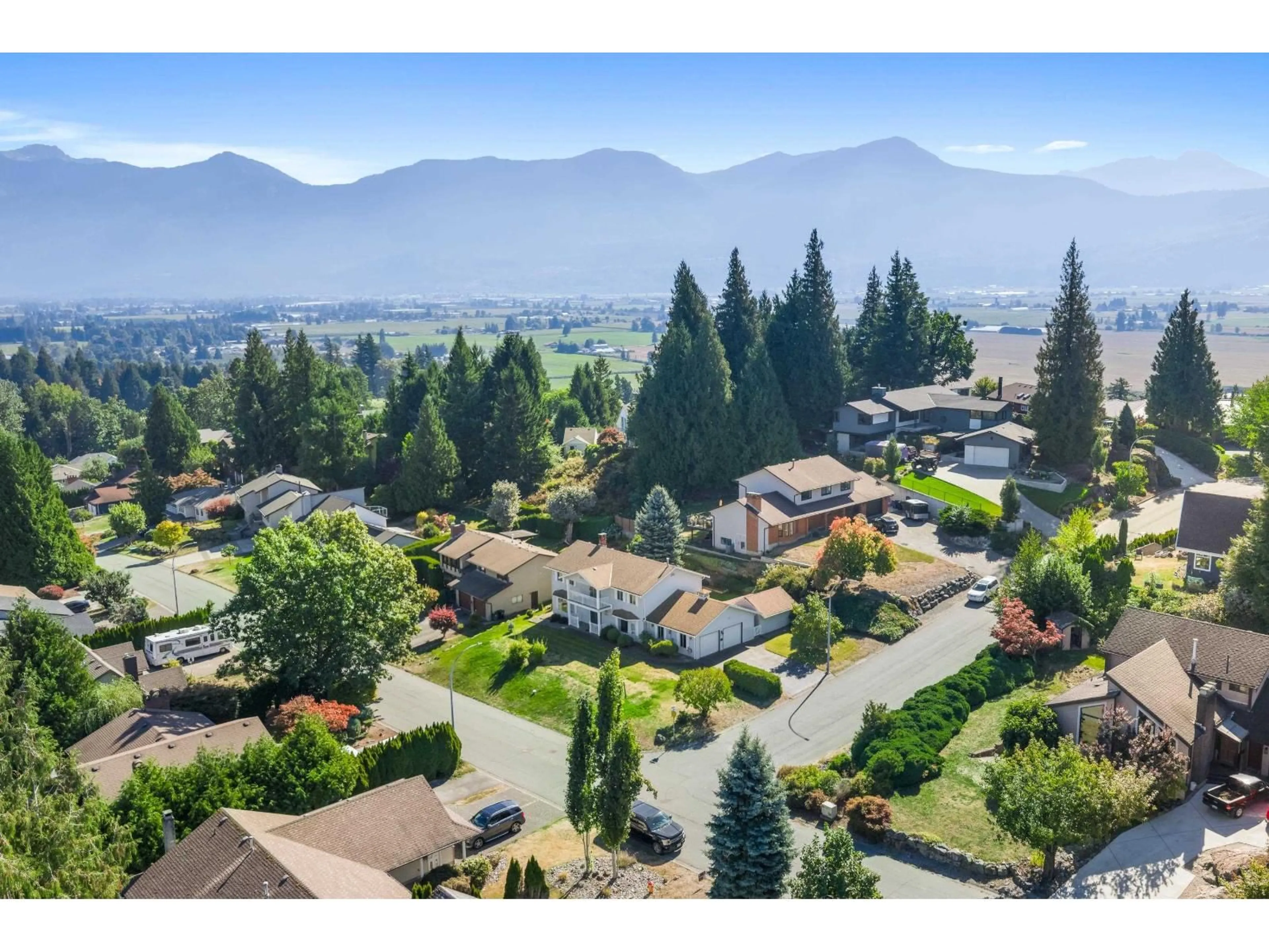 A pic from outside/outdoor area/front of a property/back of a property/a pic from drone, mountain view for 47404 SWALLOW CRESCENT, Chilliwack British Columbia V2P7R2