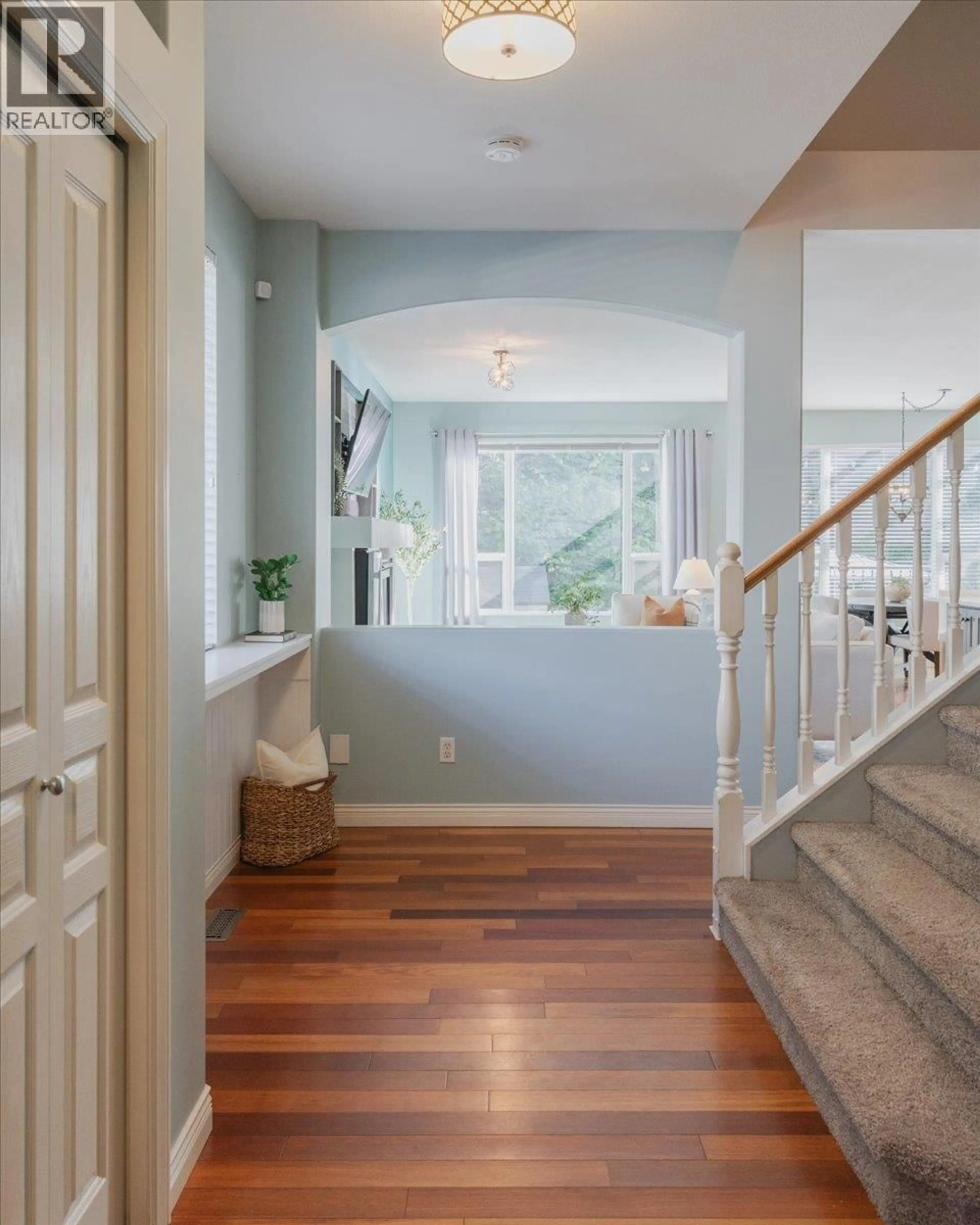Indoor entryway for 24330 100B AVENUE, Maple Ridge British Columbia V2W1X3