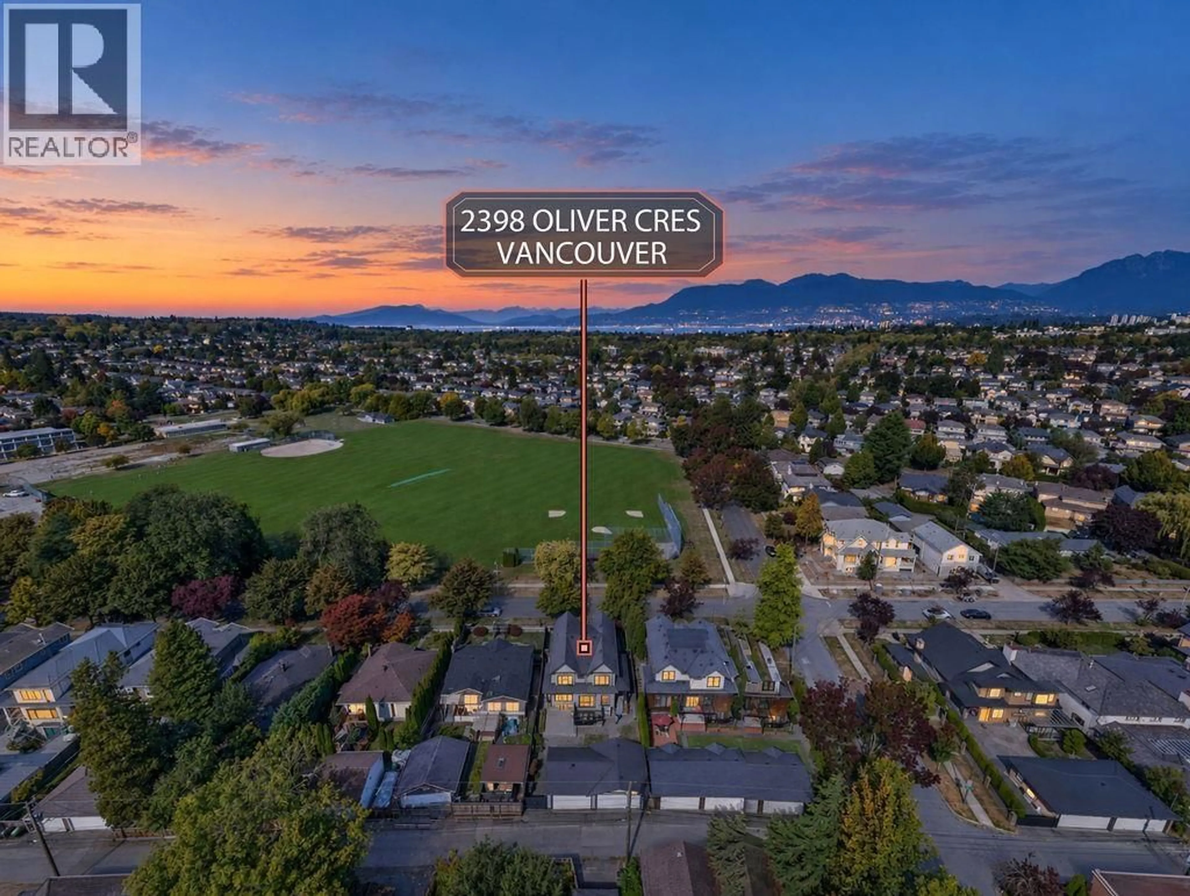 A pic from outside/outdoor area/front of a property/back of a property/a pic from drone, mountain view for 2398 OLIVER CRESCENT, Vancouver British Columbia V6L1S7