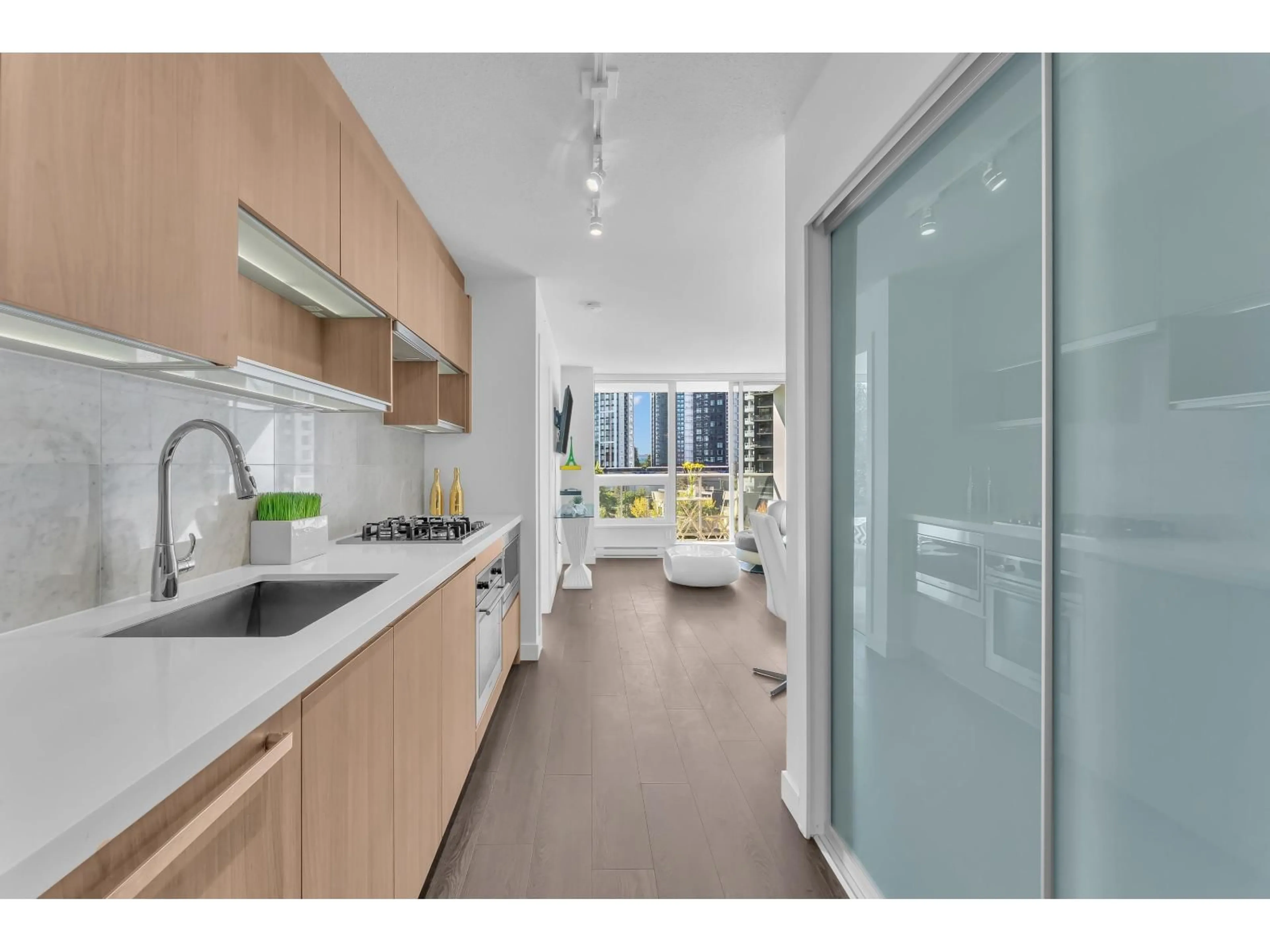 Standard kitchen, unknown for 703 - 13696 100 AVENUE, Surrey British Columbia V3T0L5