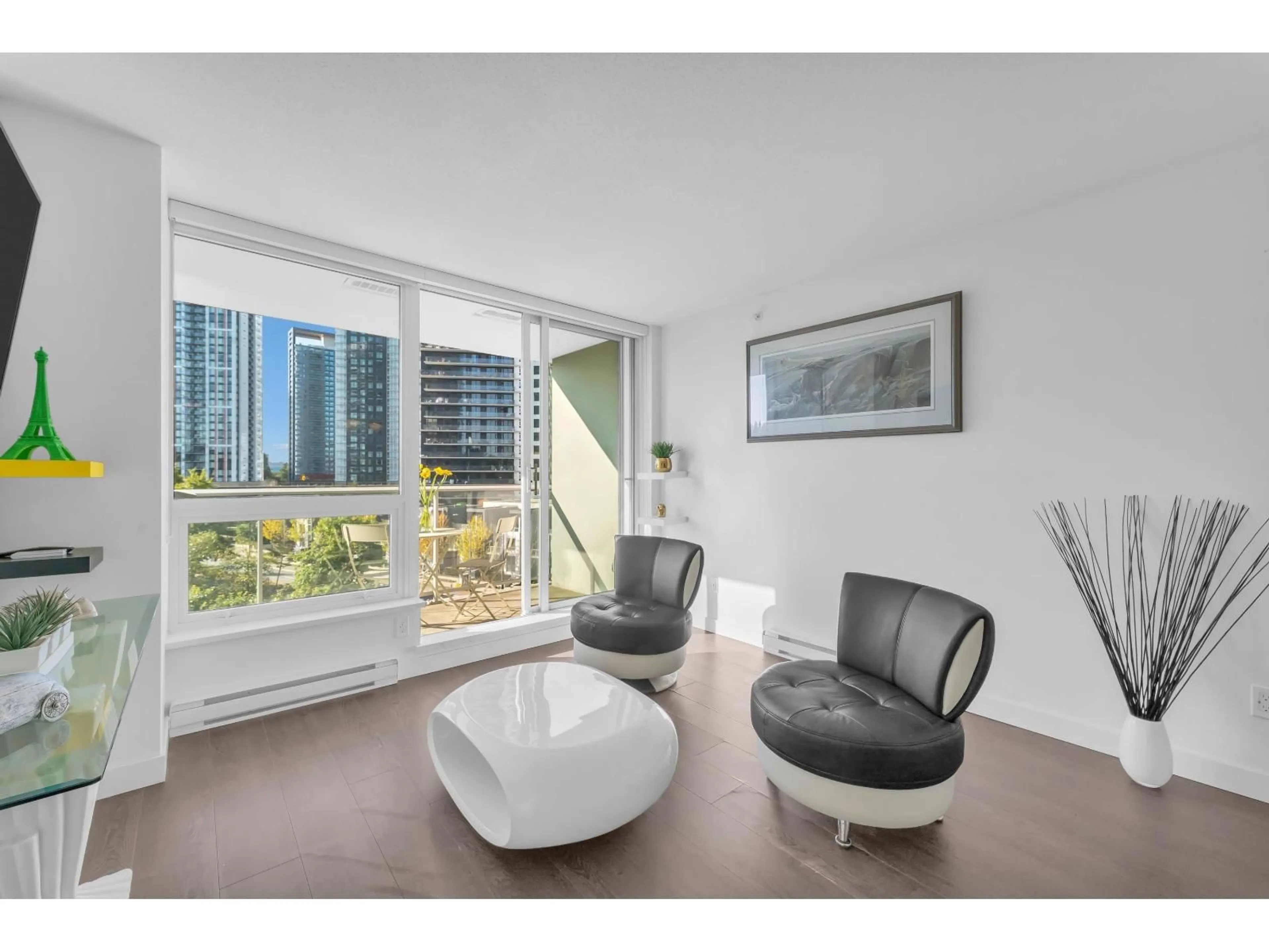 Living room with furniture, unknown for 703 - 13696 100 AVENUE, Surrey British Columbia V3T0L5