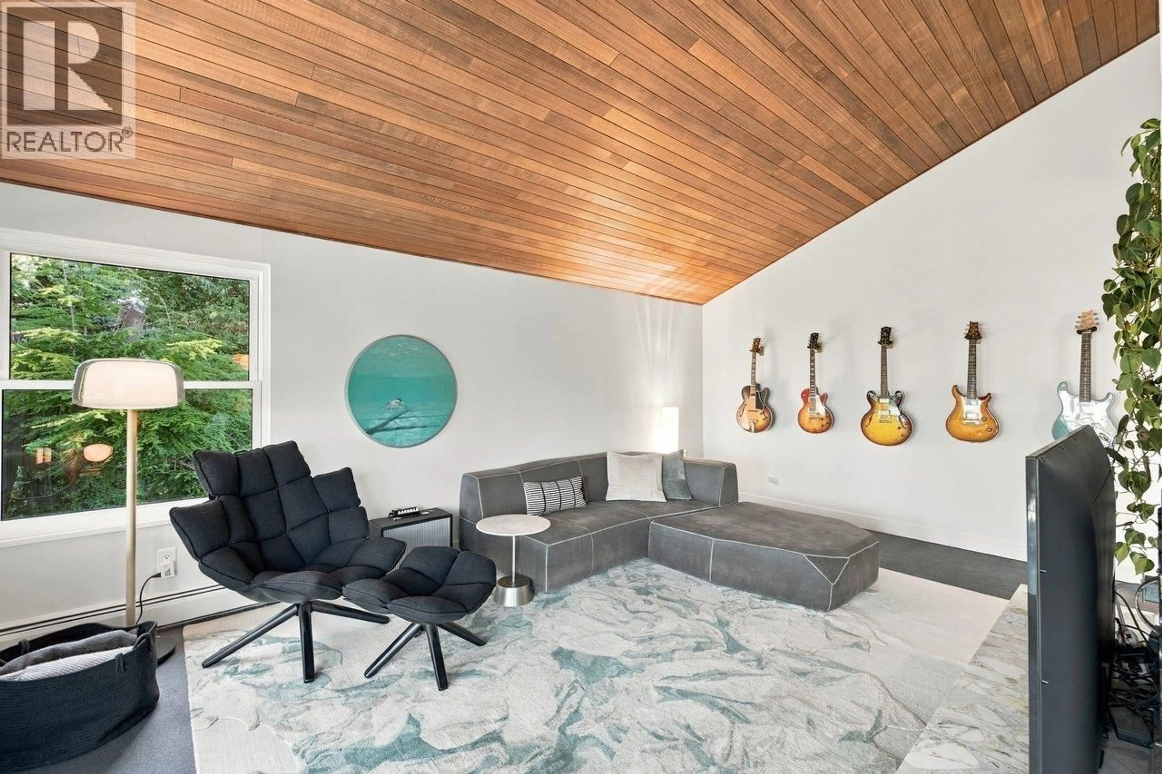 Living room with furniture, unknown for 330 GAMMA AVENUE, Burnaby British Columbia V5C1X9