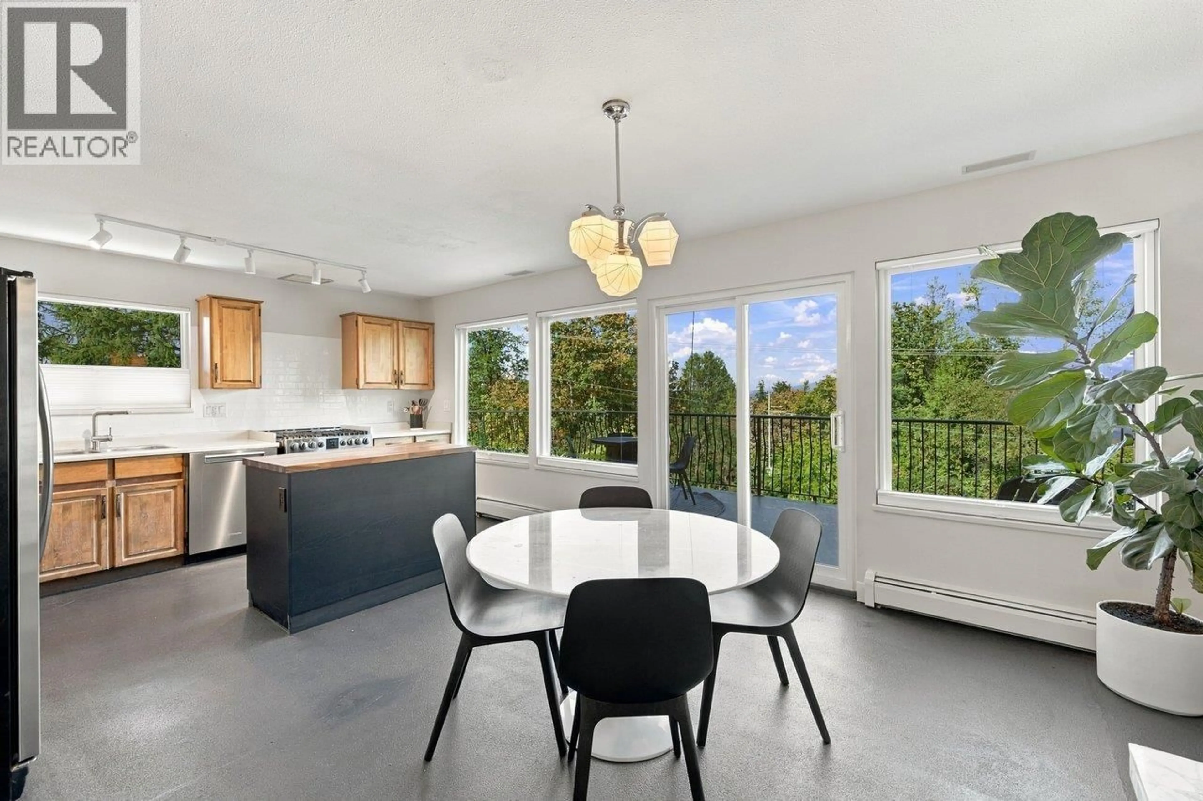 Open concept kitchen, ceramic/tile floor for 330 GAMMA AVENUE, Burnaby British Columbia V5C1X9