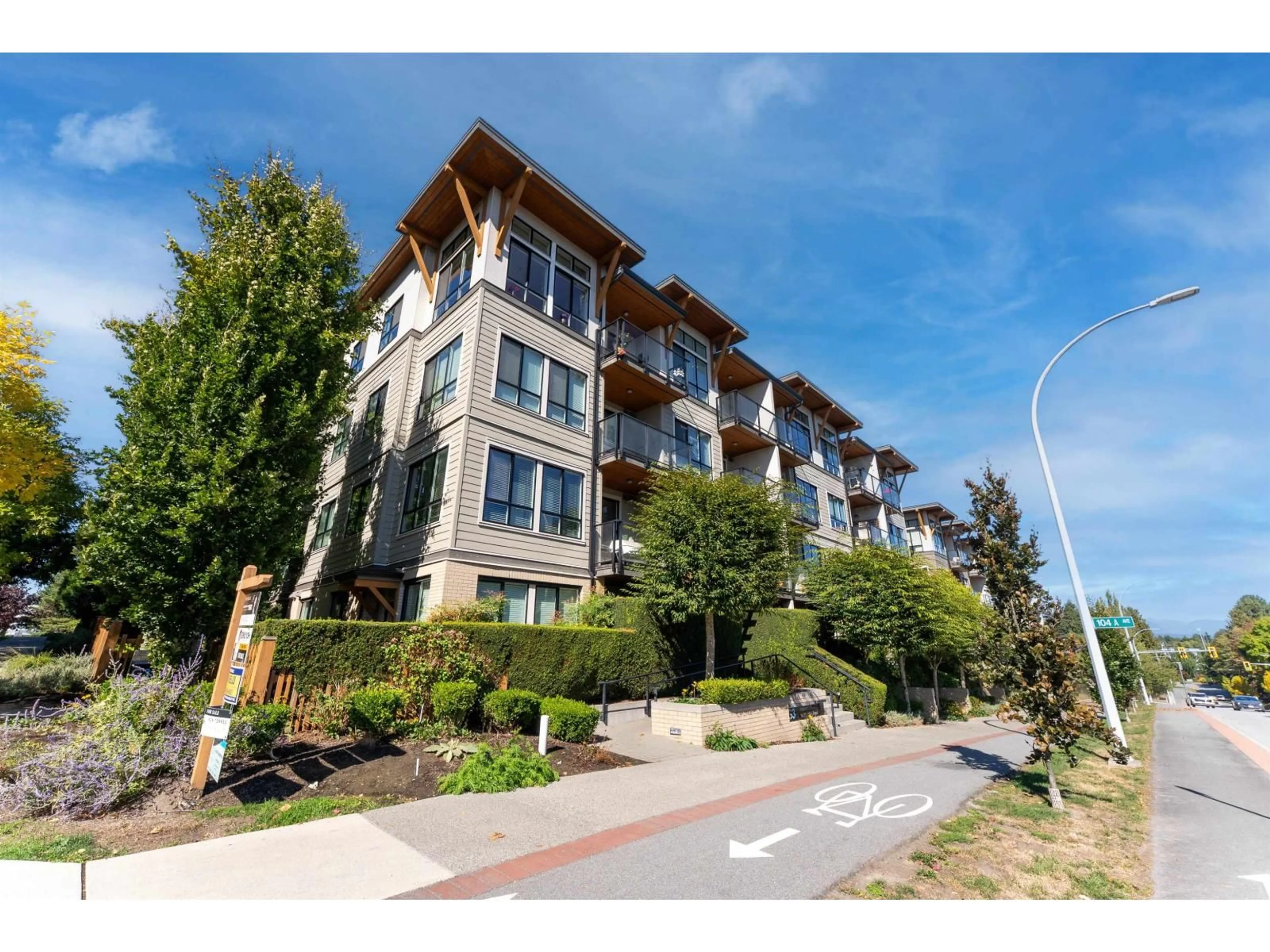 Unknown for 401 - 10455 154 STREET, Surrey British Columbia V3R0C5
