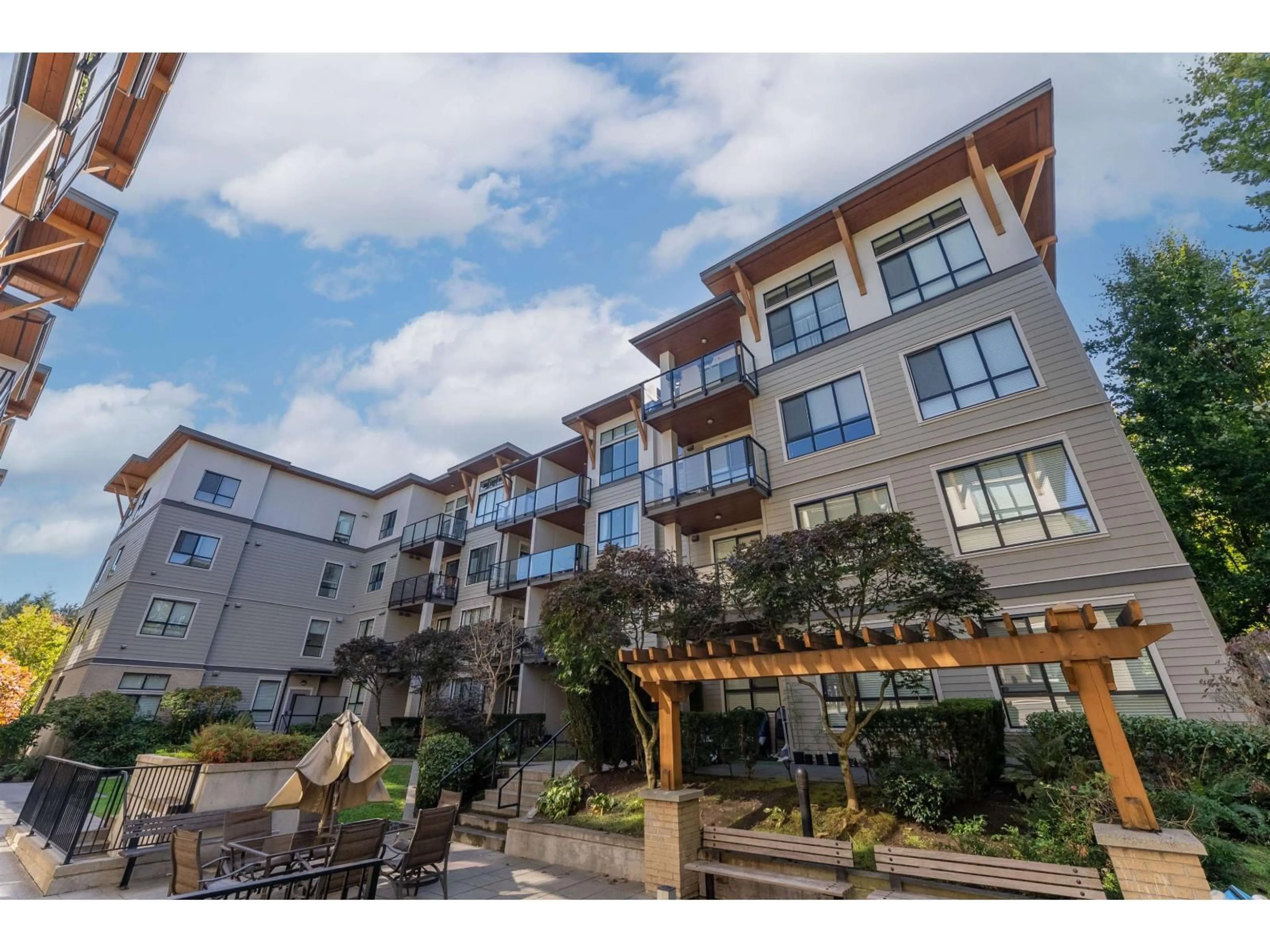 Patio, mountain view for 401 - 10455 154 STREET, Surrey British Columbia V3R0C5