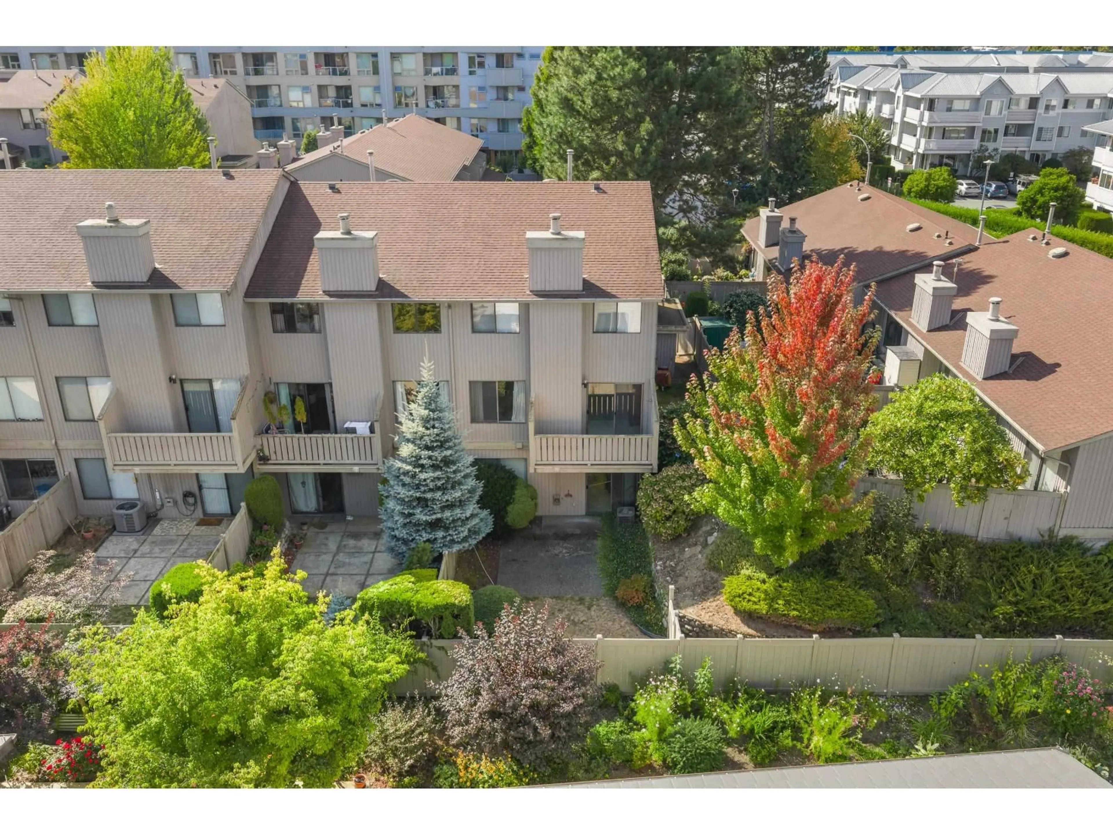 A pic from outside/outdoor area/front of a property/back of a property/a pic from drone, city buildings view from balcony for 5 - 32858 LANDEAU PLACE, Abbotsford British Columbia V2S5X9